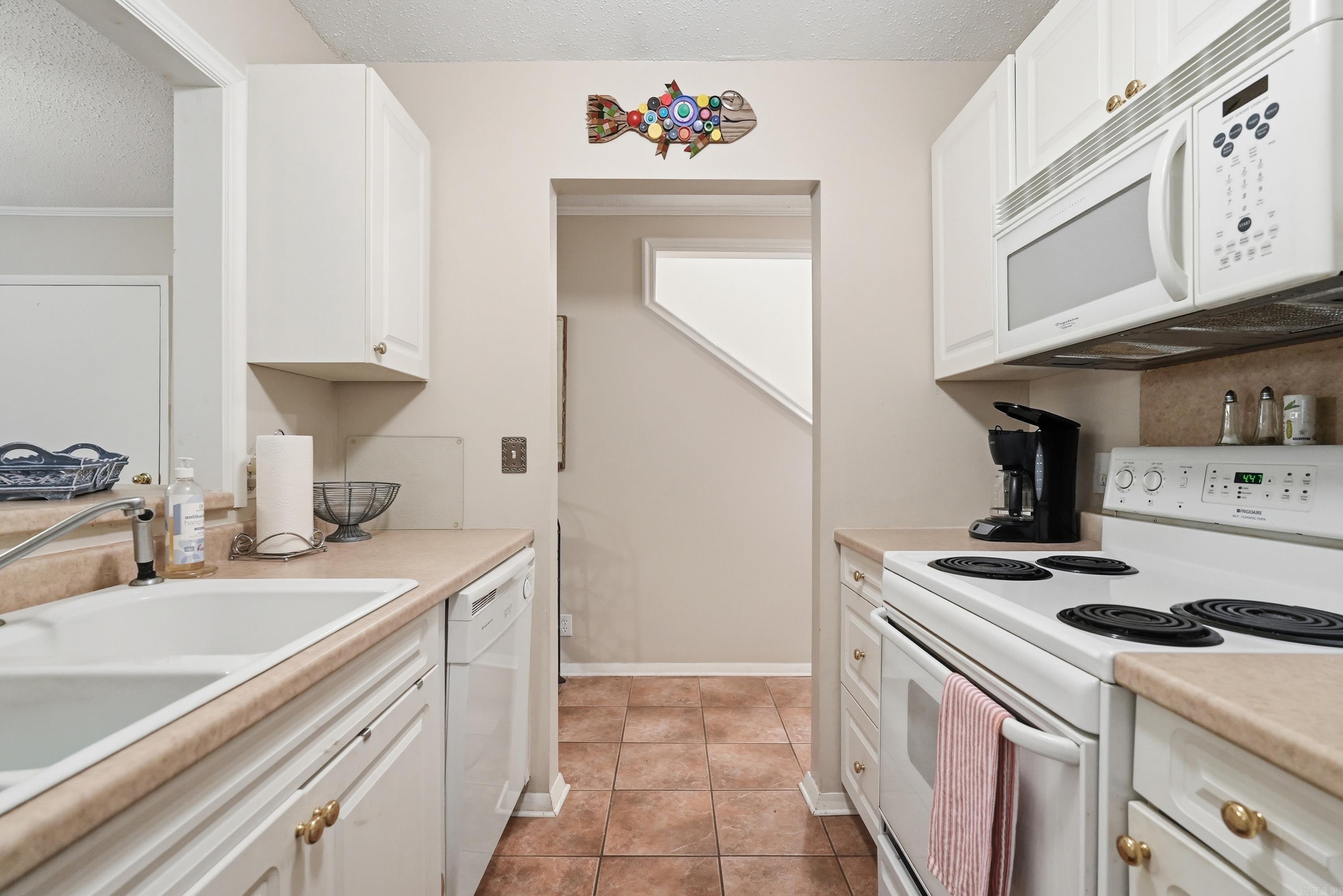 LAKEWOOD HILLS CONDO - Residential