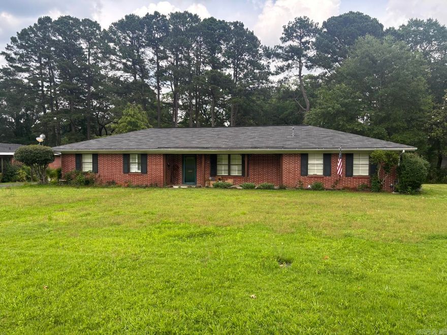 Cute 3 bedroom 2 bath home with 1375 sq ft. Located in the Mike Berg Lake Subdivision.