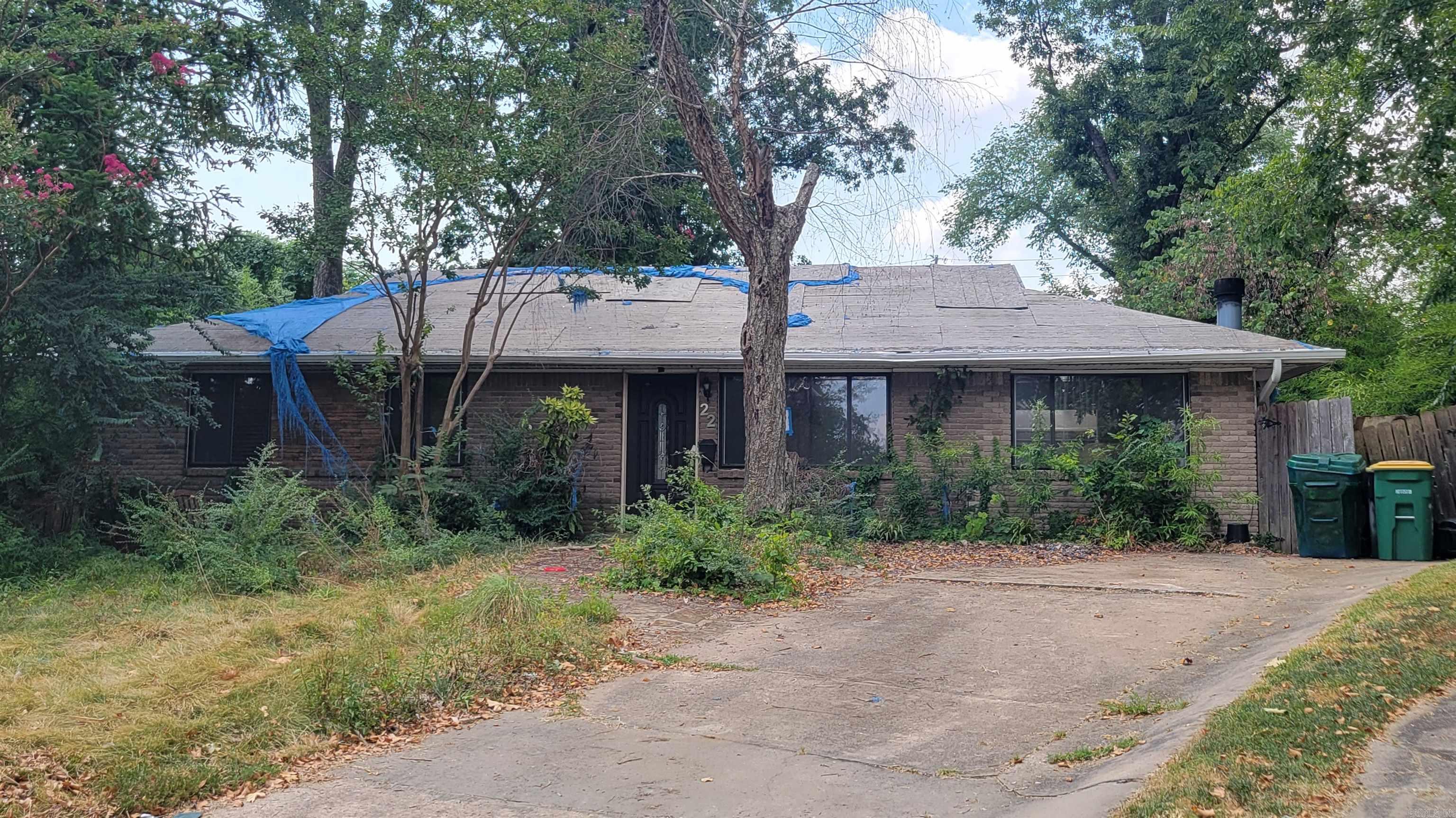 Great opportunity for investment or a future dream home in a convenient location. This property was previously a 3 bedroom, 2 bathroom home with a fireplace before being damaged in the 2023 tornado. The lot offers potential for rebuilding or renovation. Located close to local schools, shopping, and main roads, this is a prime spot for your next project. Whether you're looking to flip, rent, or build new, this is your chance to get in at a great value. Buyers are encouraged to do their own due diligence. Home is being sold as-is.