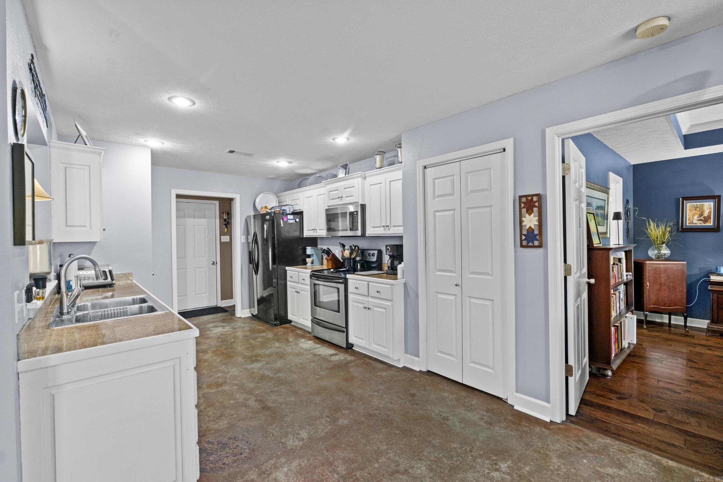 WILHELMINA COVE - Residential