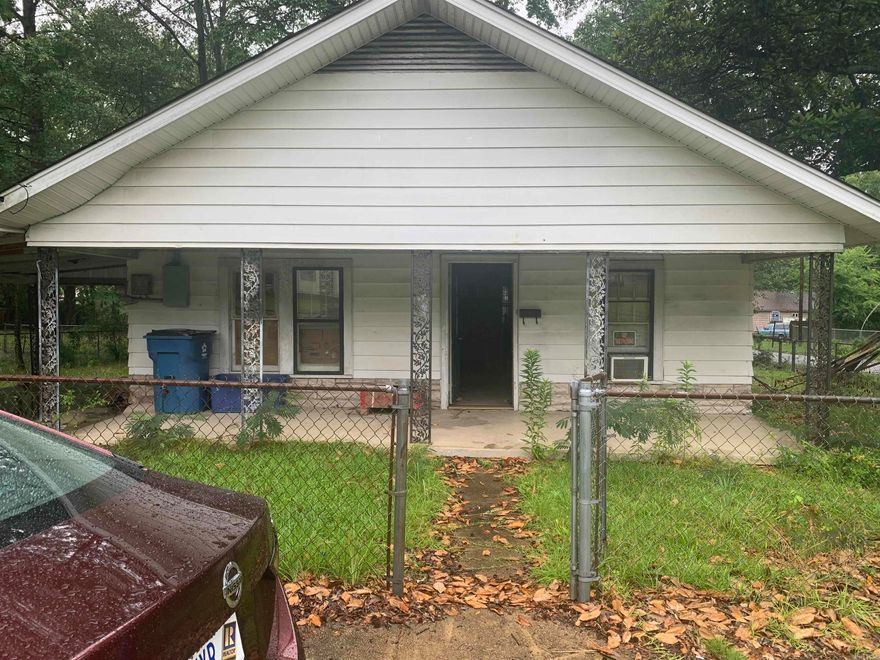 Great investor property with fenced in yard for a cash buyer!  Three city lots with home. Home is in need of repair. The home has a lot of the original wood plank flooring. No Seller Disclosure. Sold as is.