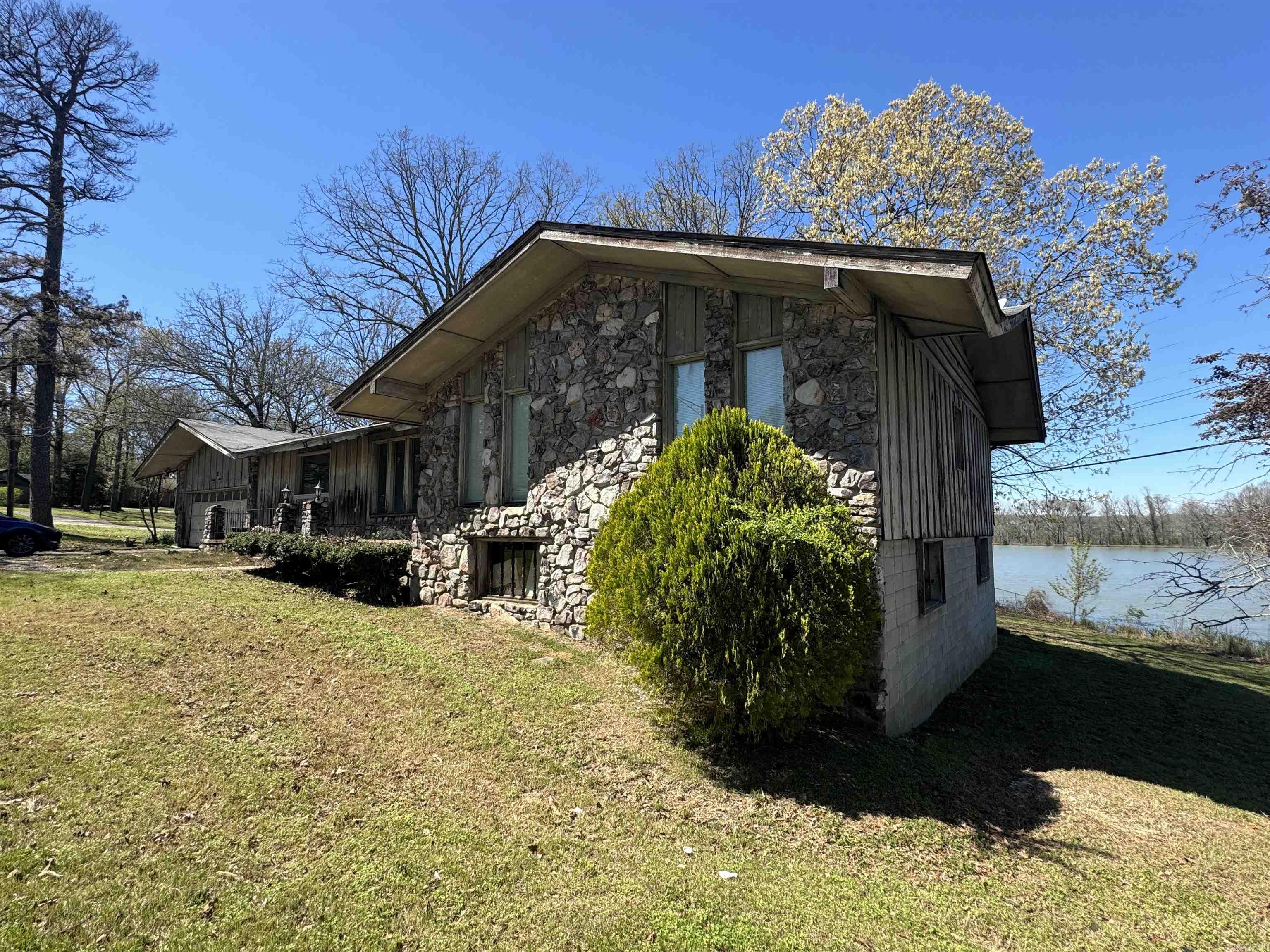 INDIANHEAD LAKES EST - Residential