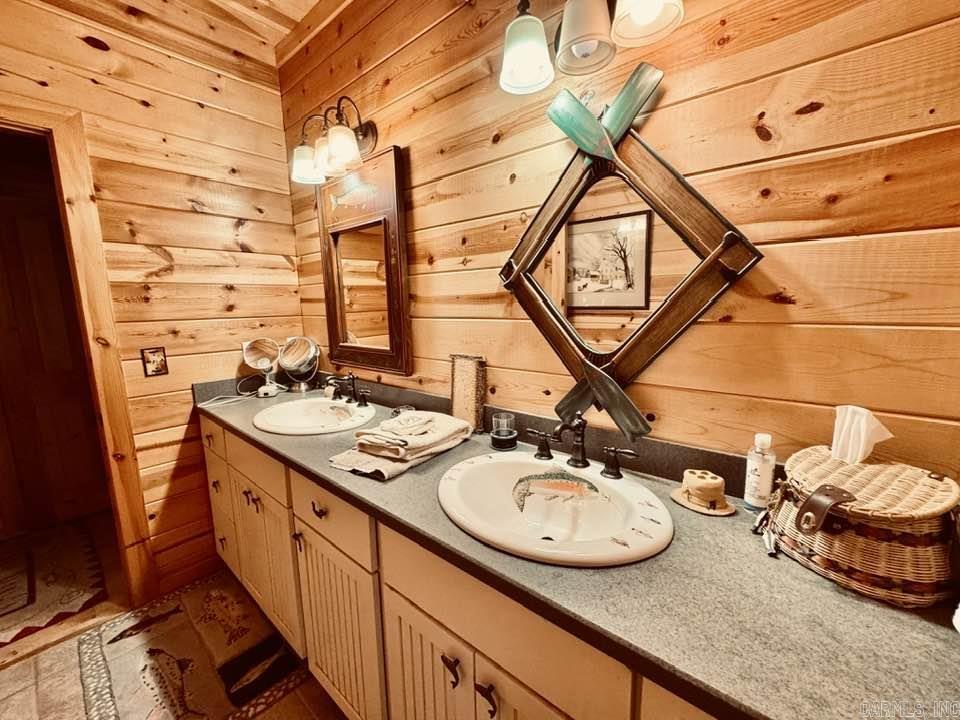 WHITE RIVER ESTATES - Residential