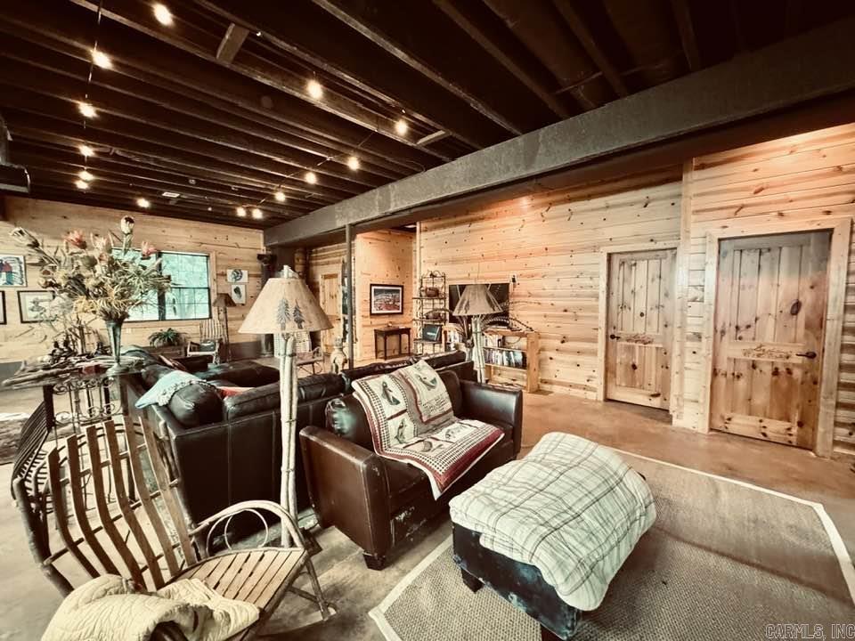 WHITE RIVER ESTATES - Residential