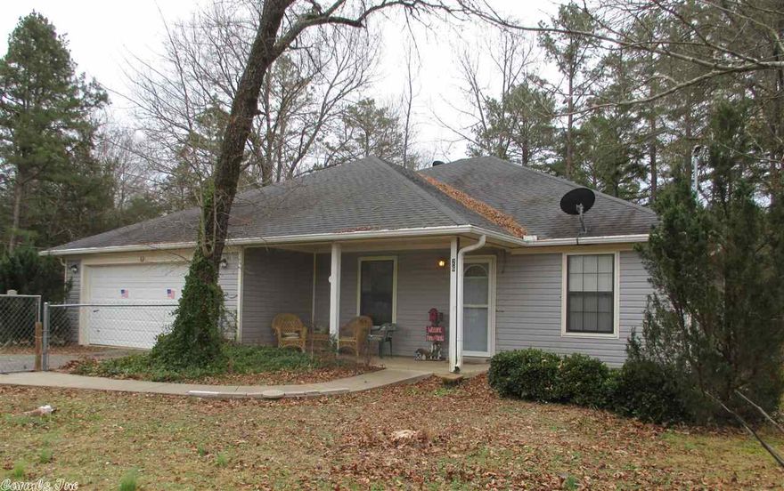 This home in the woods lies at the end of the street on a very large lot. Greenbrier schools yet so close to Conway. Large kitchen and pantry open up to a spacious living room. Separate laundry with outdoor access.