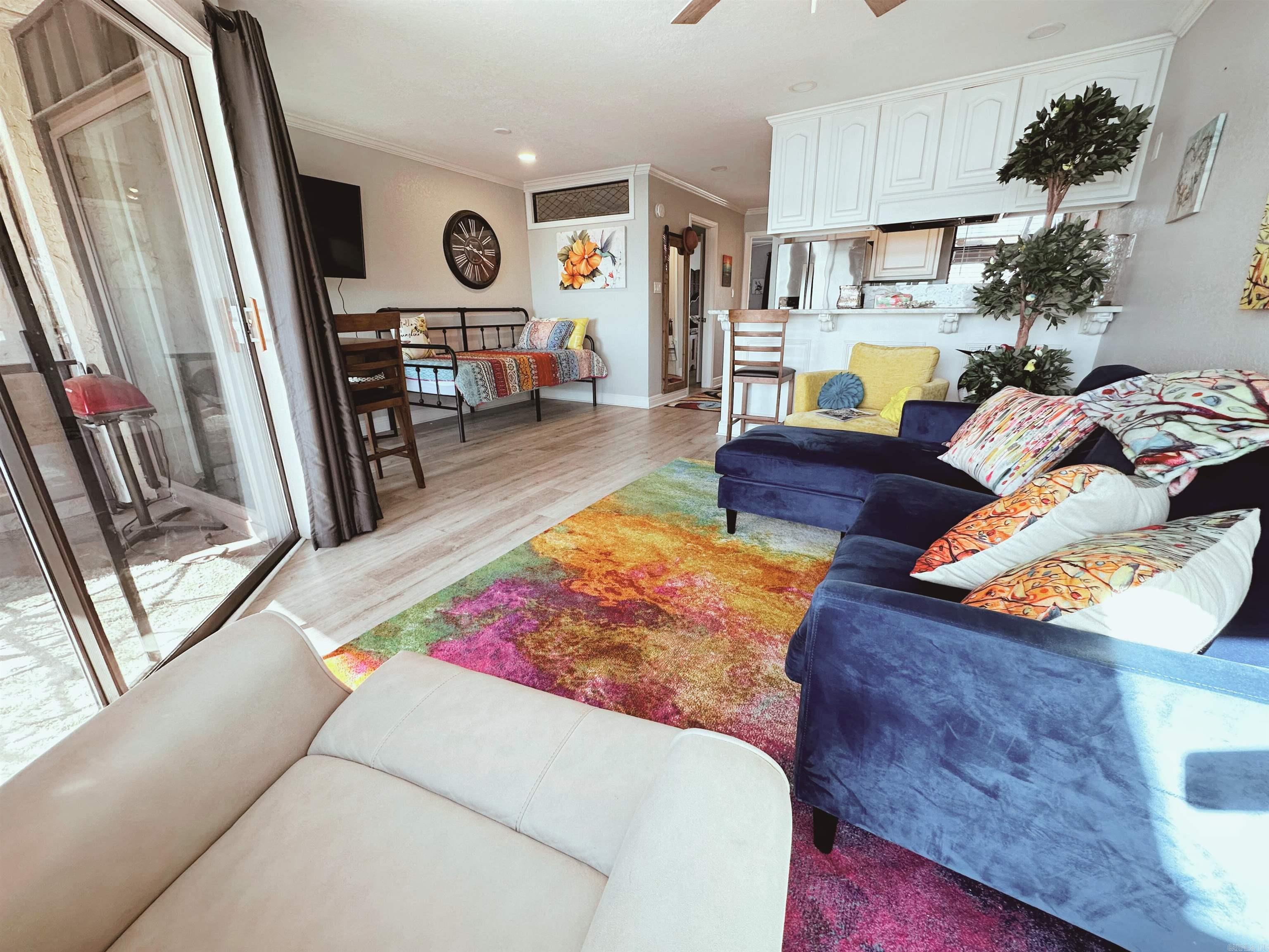 1 bedroom furnished condo on Lake Hamilton! Check out this bright, beautifully decorated, fully furnished condo overlooking Lake Hamilton! All utilities included! Private deck. Swimming Pool. $1800/month $1500 Security Deposit $100 Application Fee