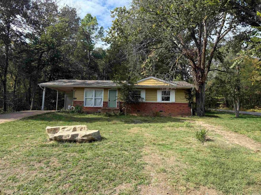 This 3-bedroom, 2-bath home sits on a large corner lot and offers tons of potential. Ideal for investors or buyers wanting to add their personal touch and make it their own. Conveniently located near the golf course and just minutes from all the fun and entertainment Cherokee Village has to offer.
