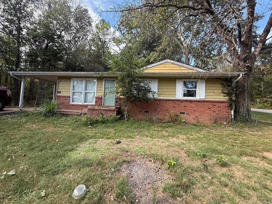 This 3-bedroom, 2-bath home sits on a large corner lot and offers tons of potential. Ideal for investors or buyers wanting to add their personal touch and make it their own. Conveniently located near the golf course and just minutes from all the fun and entertainment Cherokee Village has to offer.