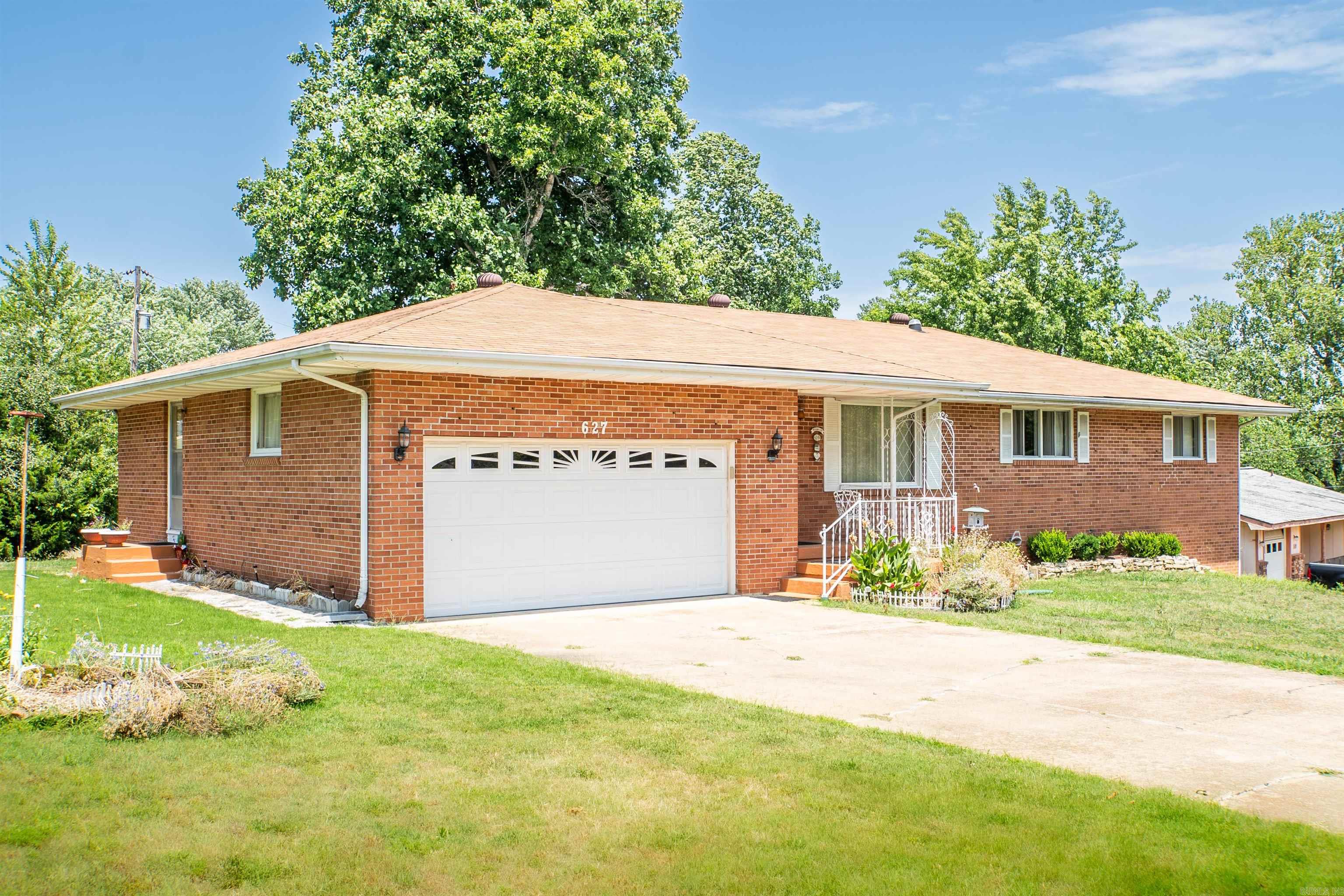 Nice three bedroom, 2 bath all brick house on nice corner lot. This house is ready to move in and has a full basement that is ready to finish. The basement has a drive-in door for your lawn mower and tools, plus a nice workshop area. An additional shower is in the basement as well. Upstairs the open kitchen and dining area make for a great place to entertain guests and family. The nice sized utility comes with a wall mounted ironing board and plenty of storage. The heated and cooled sunroom make for a peaceful place to relax and drink that morning coffee. Youāve been looking for a new place to live, this house is just 2 blocks from Baxter Hospital and is central to everything. Close to two lakes and rivers, make it yours.