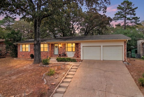 Photo of 111 Gray Circle Cir, Hot Springs, AR 71913 (MLS # 26042617)