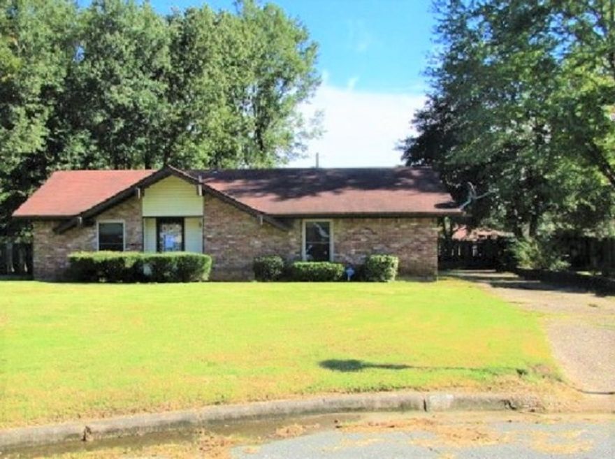 Don't miss this brick home.  It is on a dead end street.  3 bedrooms and 2 baths, open kitchen and living area, large side entry garage, partially fenced yard.  Call today for your personal tour. *Taxes are after homestead credit* This Property has been identified as being in FEMA Flood Zone _X__ NO special flood hazard area.  This property may qualify for Seller Financing (Vendee).  'built prior to 1978, lead paint may exist'