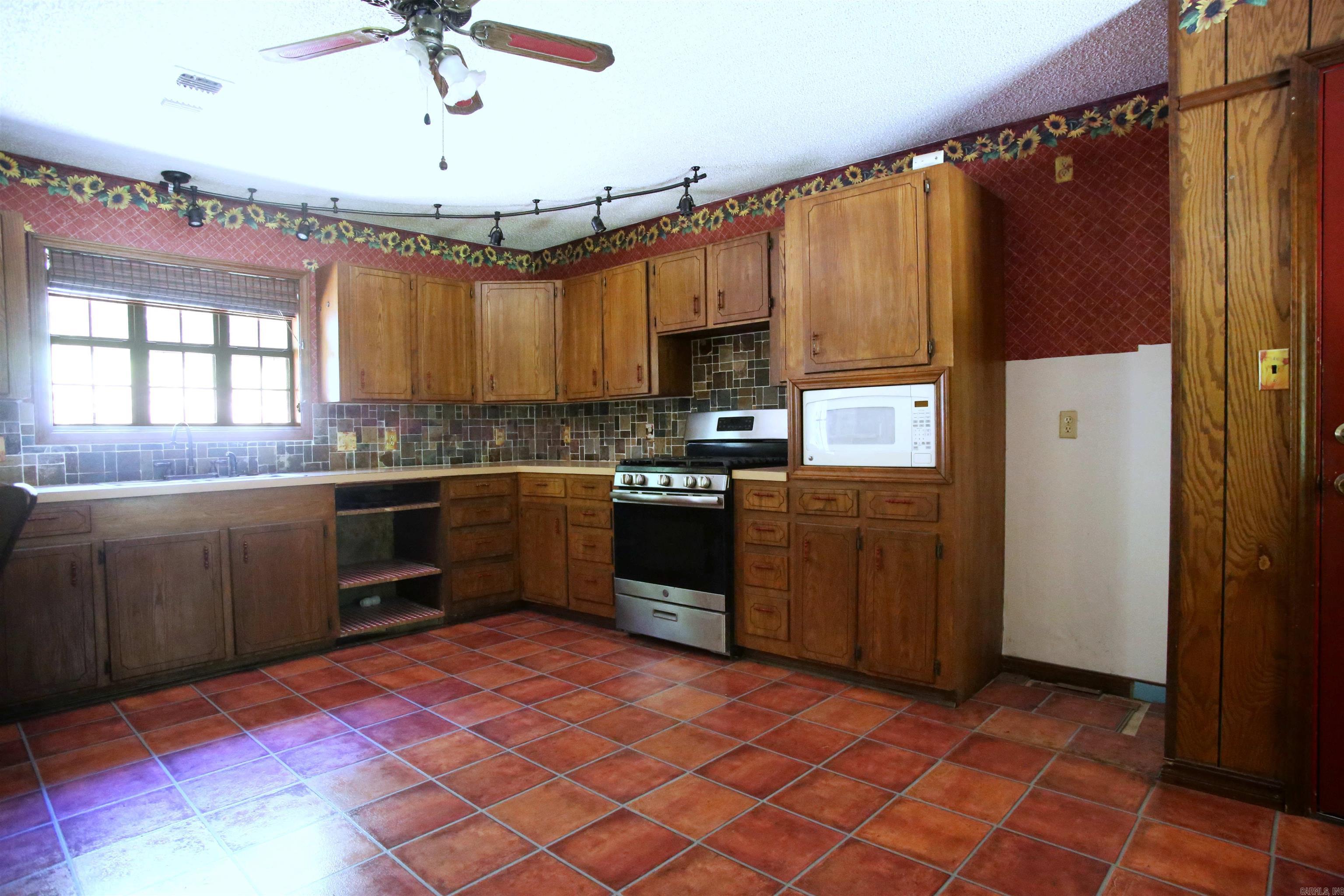 Country - Residential