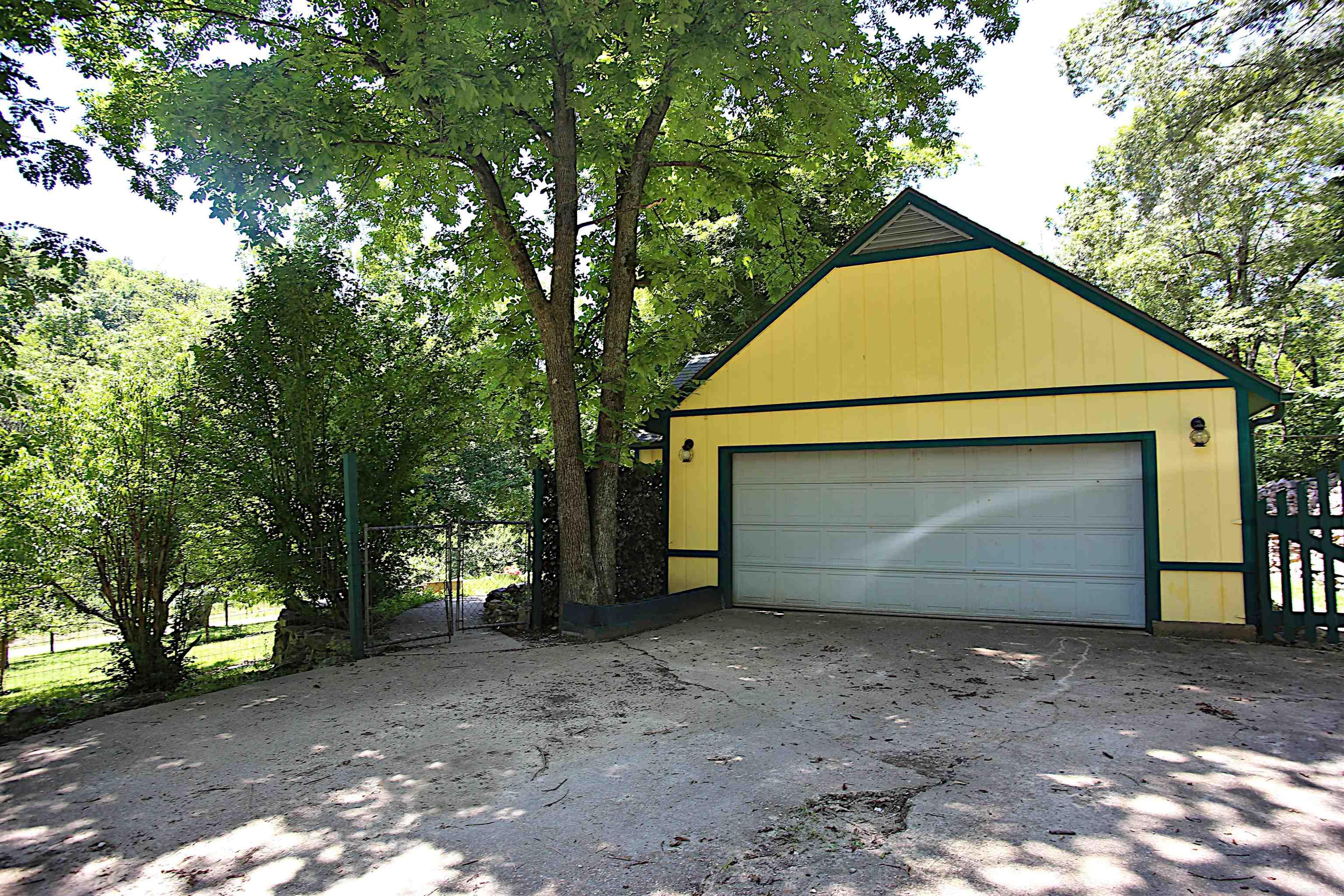 Country - Residential