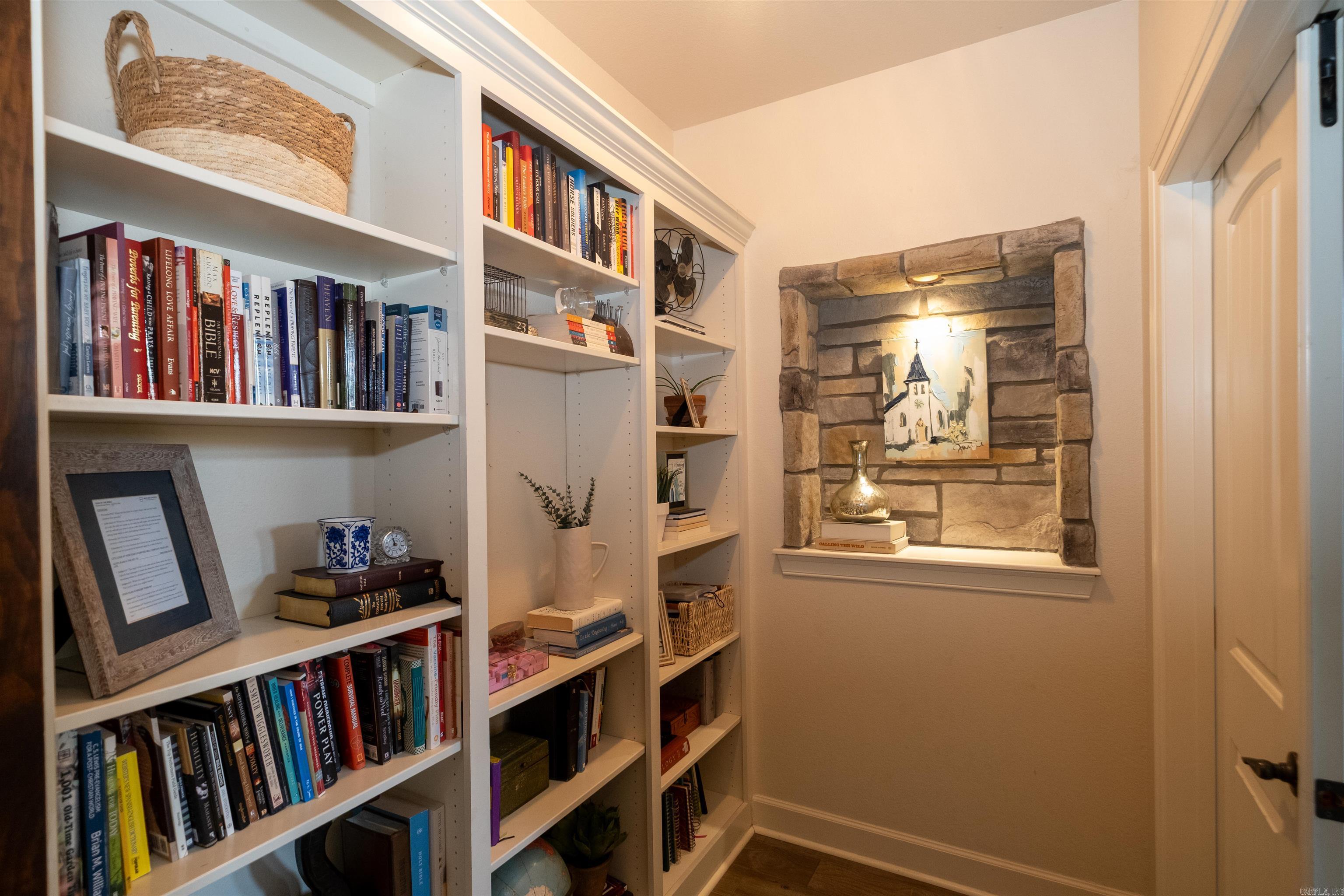 APPLEWOOD COVE - Residential