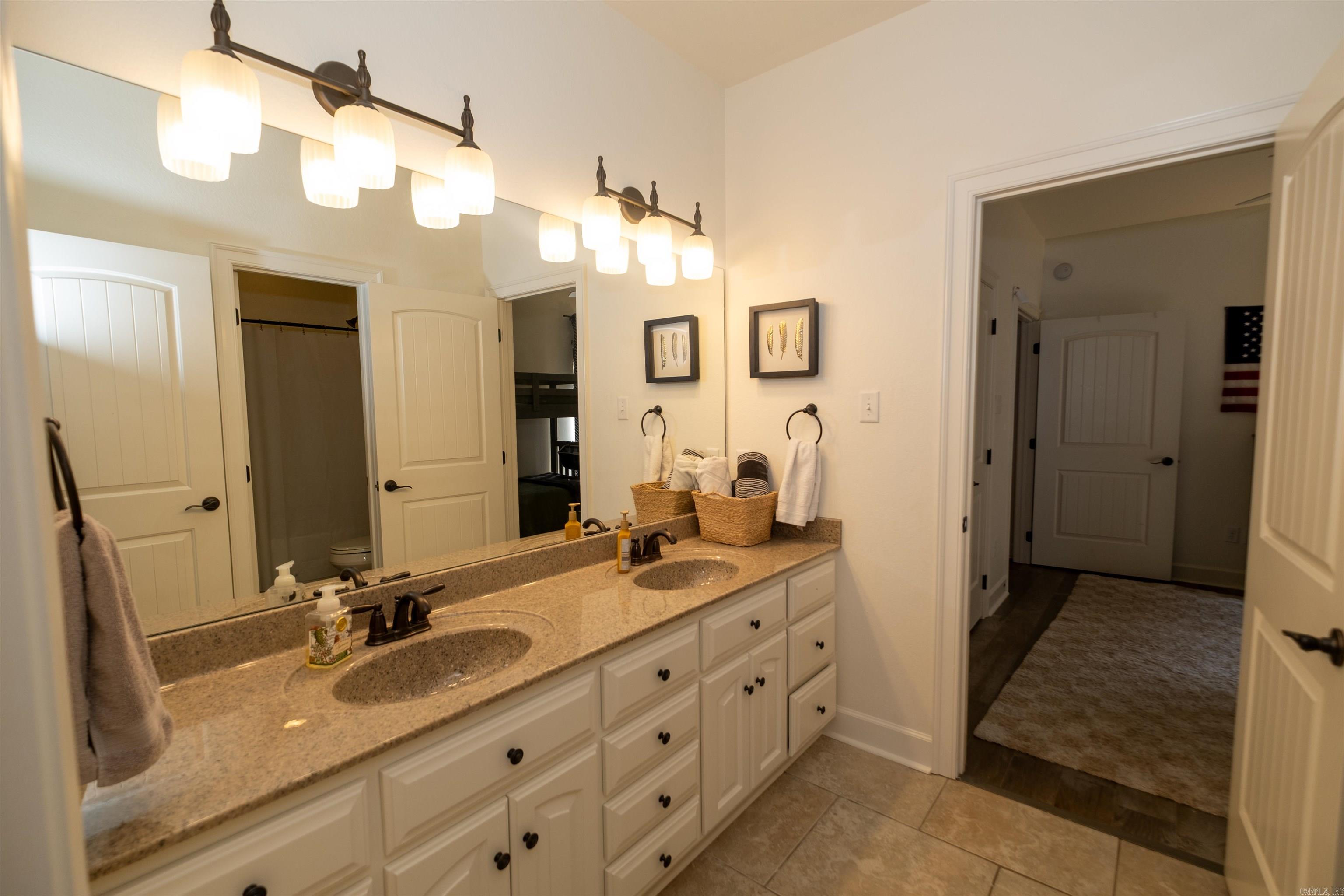 APPLEWOOD COVE - Residential