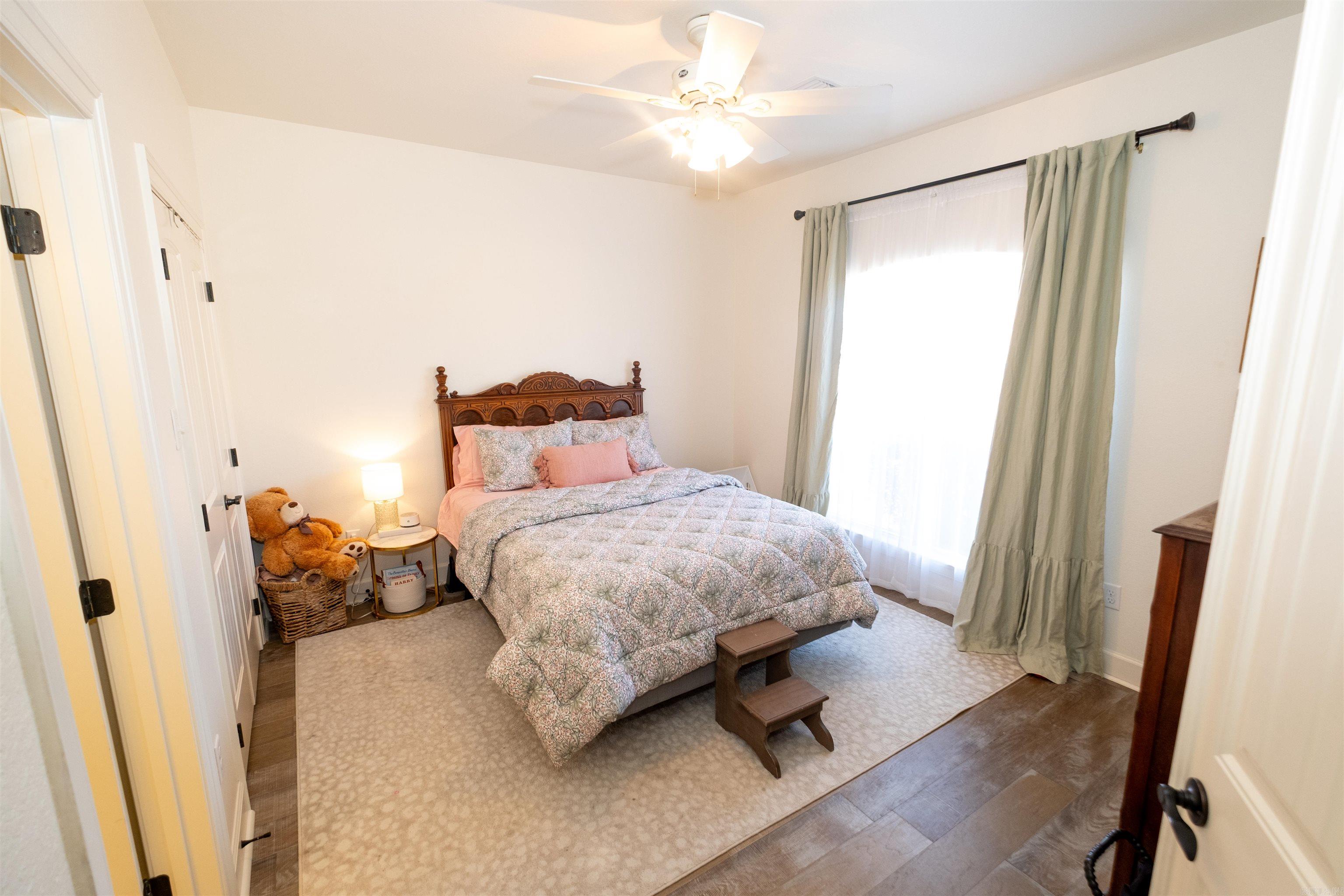 APPLEWOOD COVE - Residential