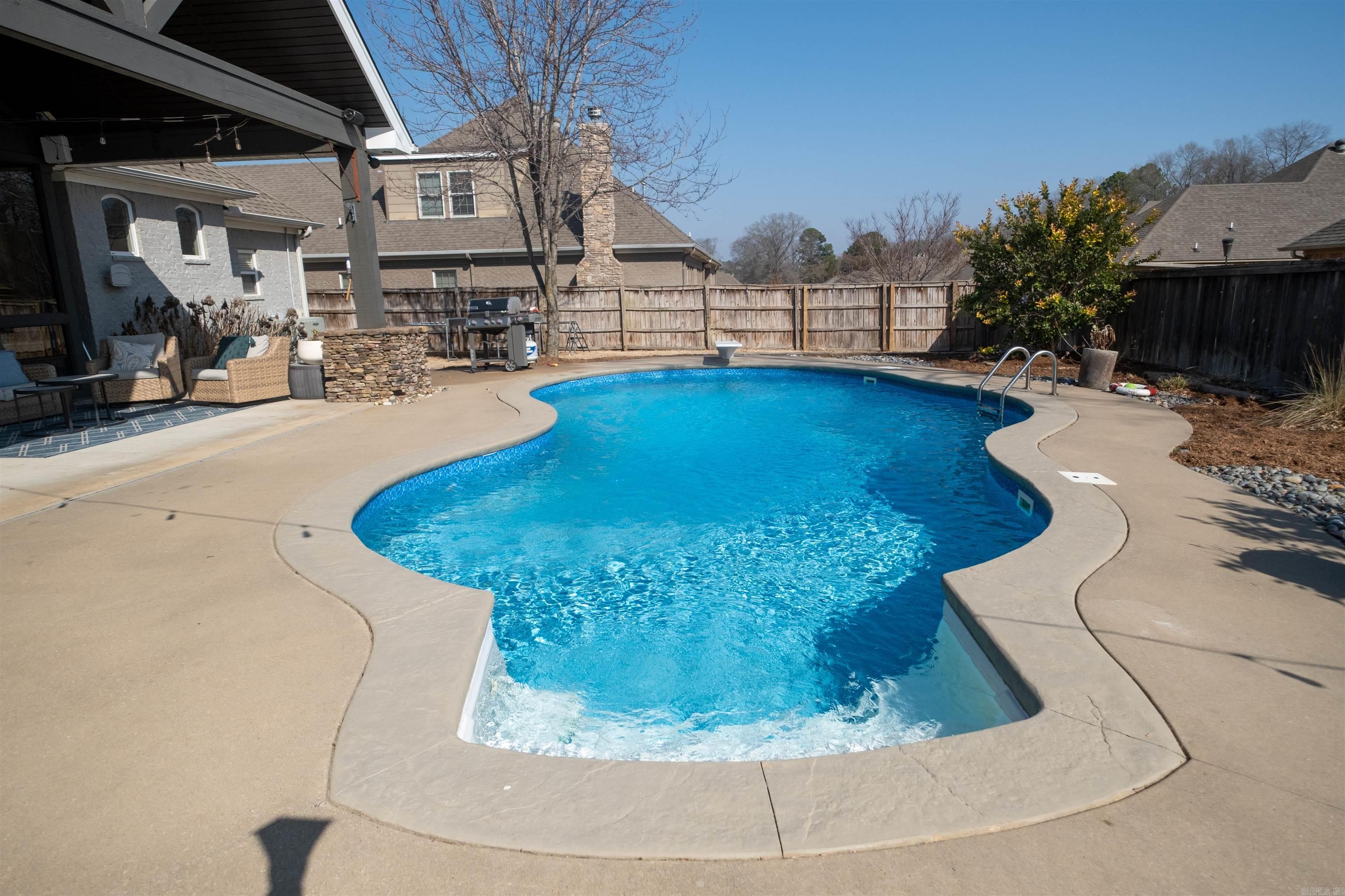 APPLEWOOD COVE - Residential