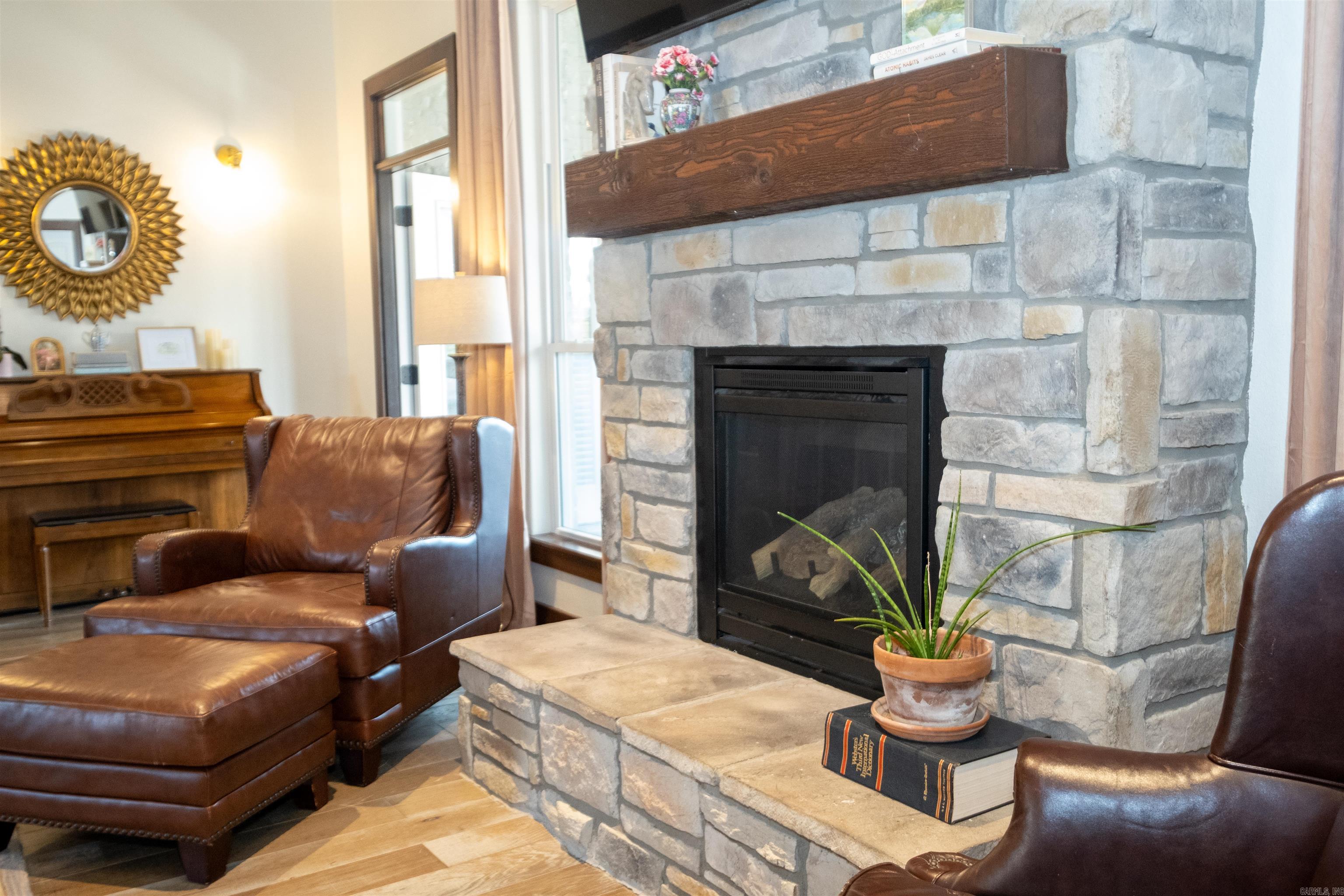 APPLEWOOD COVE - Residential