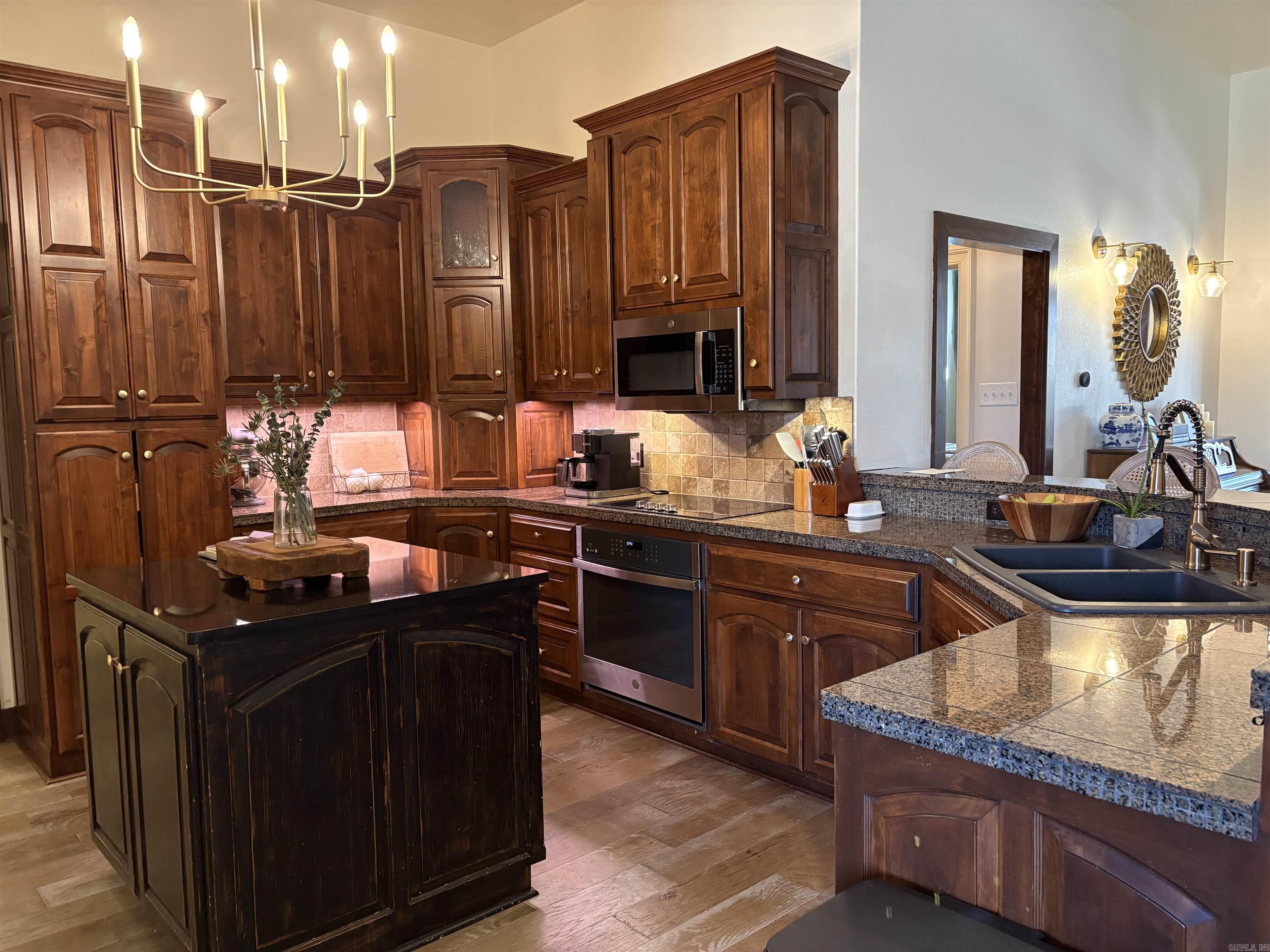 APPLEWOOD COVE - Residential