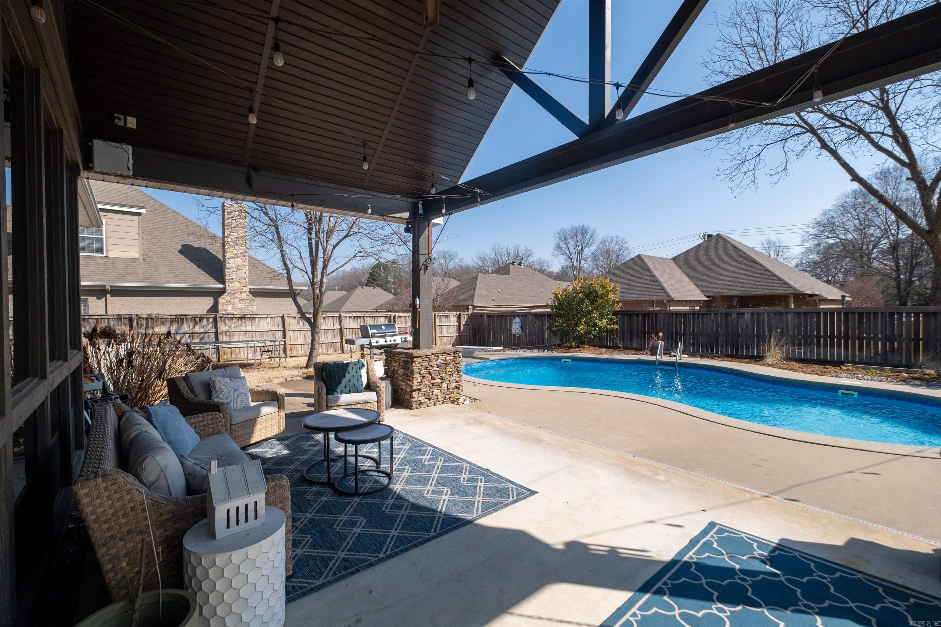 APPLEWOOD COVE - Residential