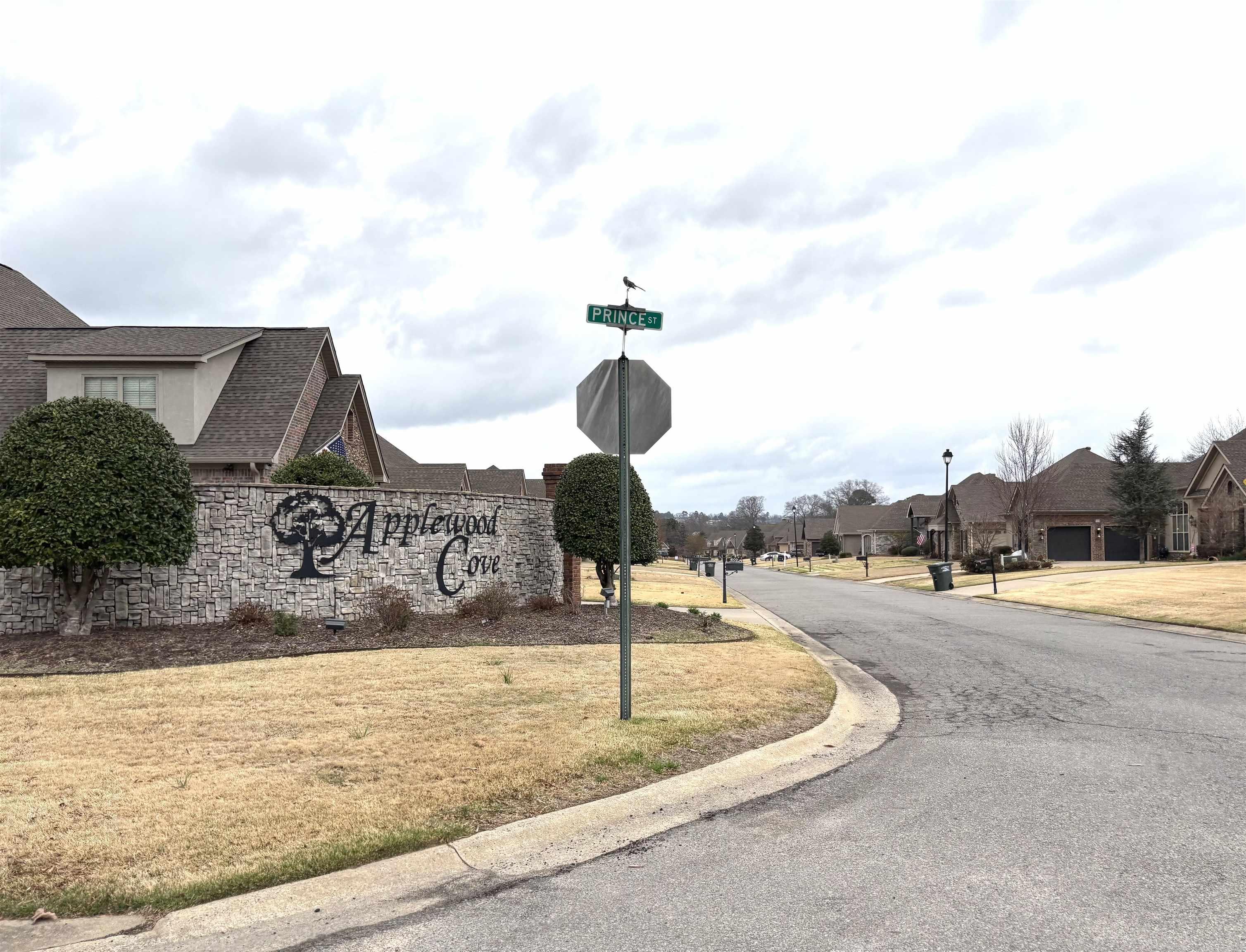 APPLEWOOD COVE - Residential