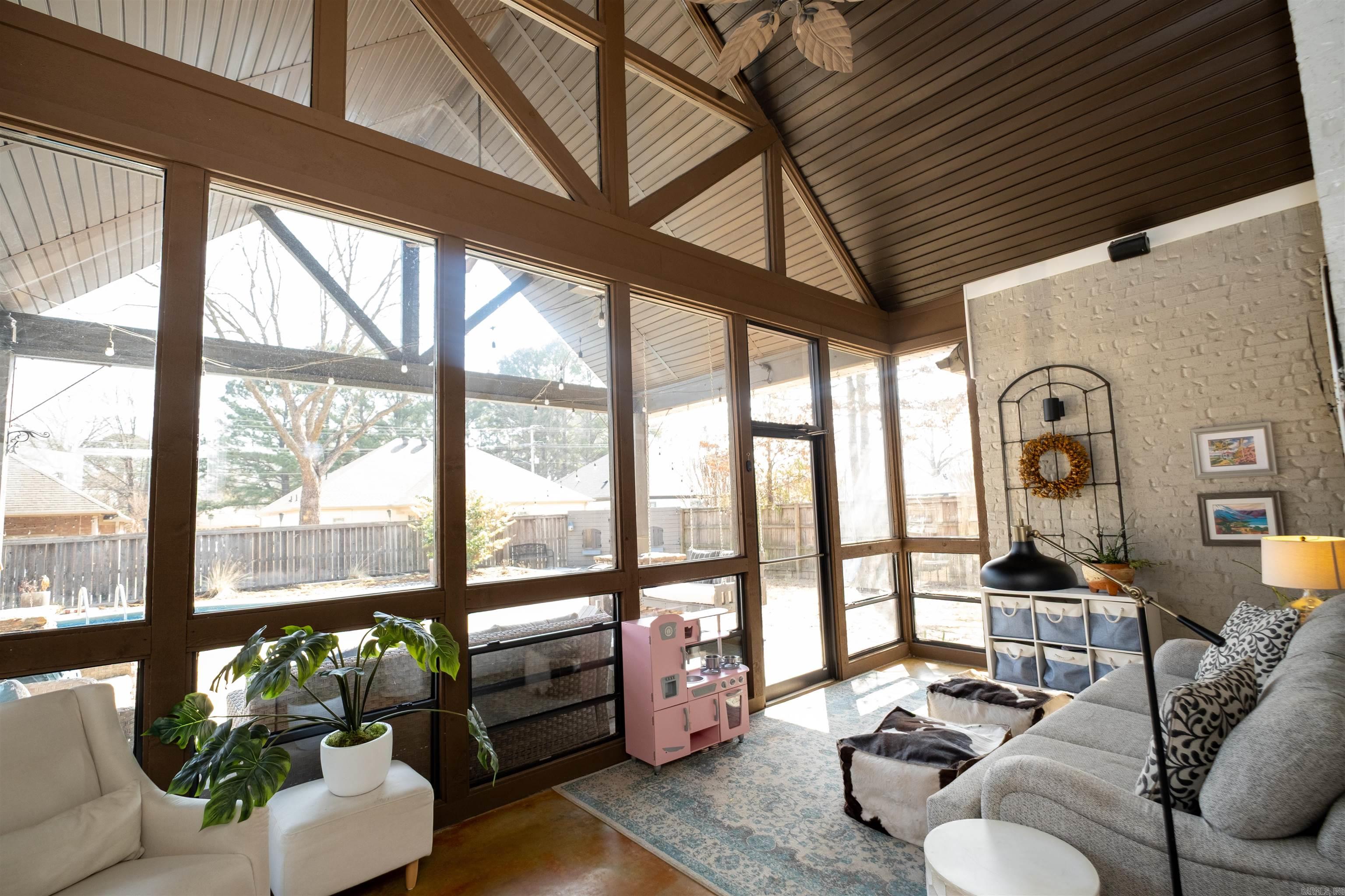 APPLEWOOD COVE - Residential