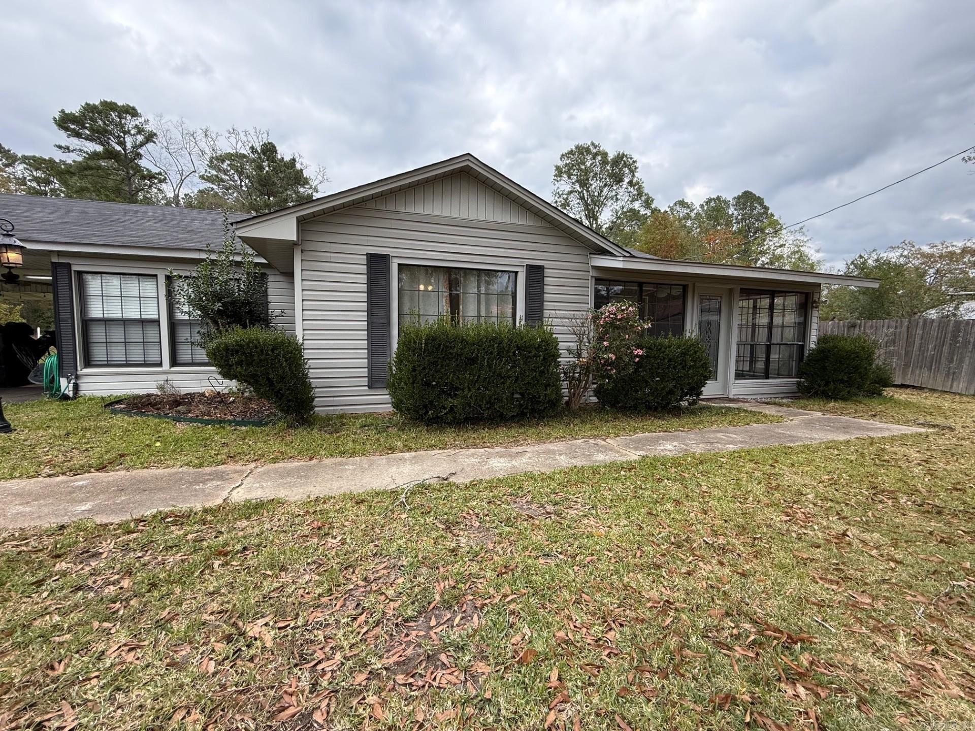 3 bedroom 2 bathroom home in Smackover