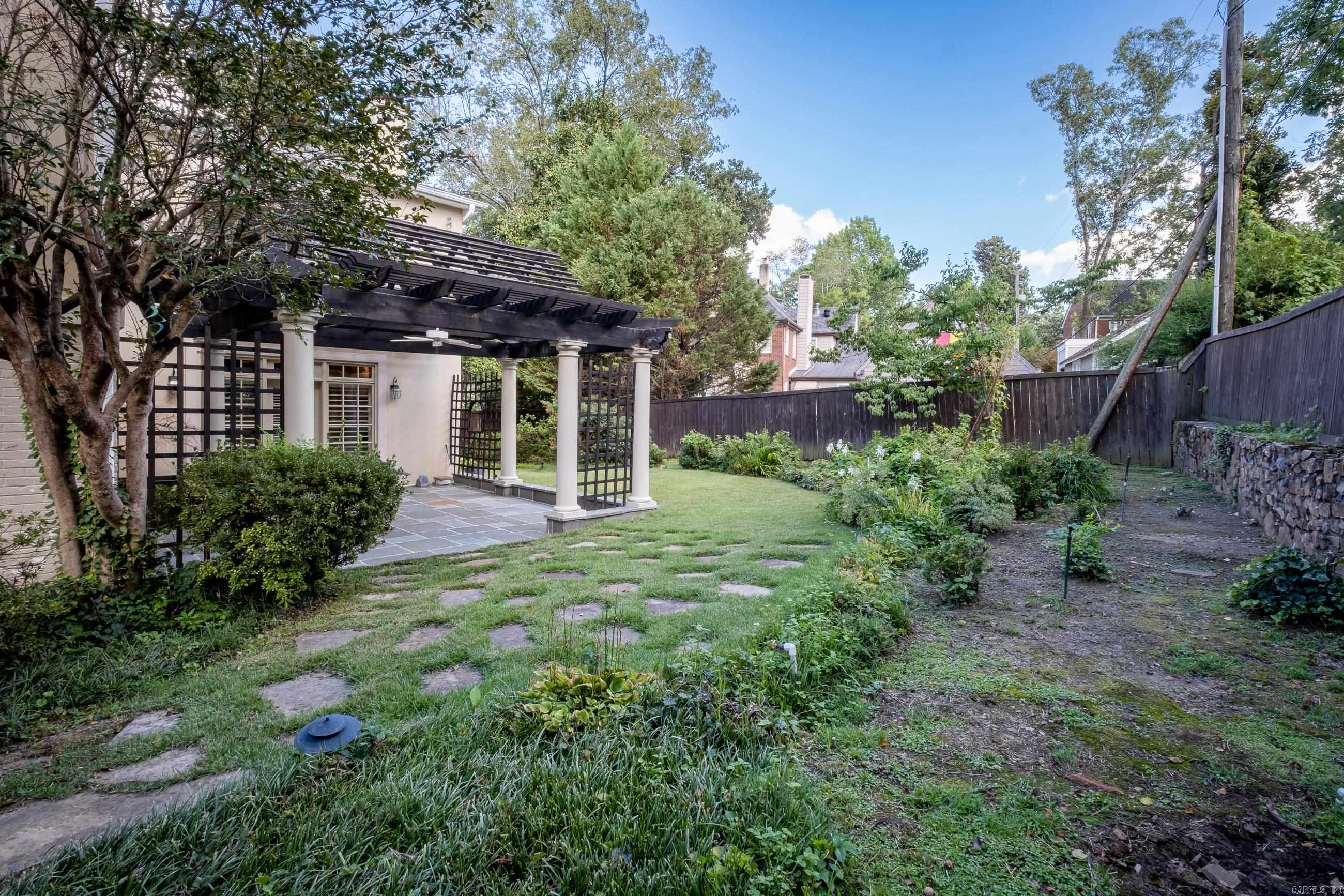 SHADOWLAWN - Residential