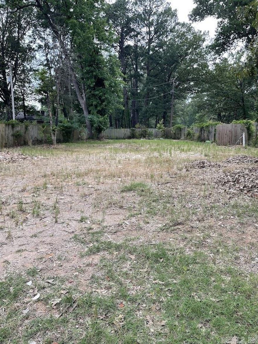 This vacant lot offers a prime opportunity to build your new home With a lot size of 8,967 sq.ft., the possibilities are endless for creating a custom residence tailored to your preferences. Located in a desirable area close to the interstate, shopping, and restaurants this property provides a blank canvas for designing the perfect living space.