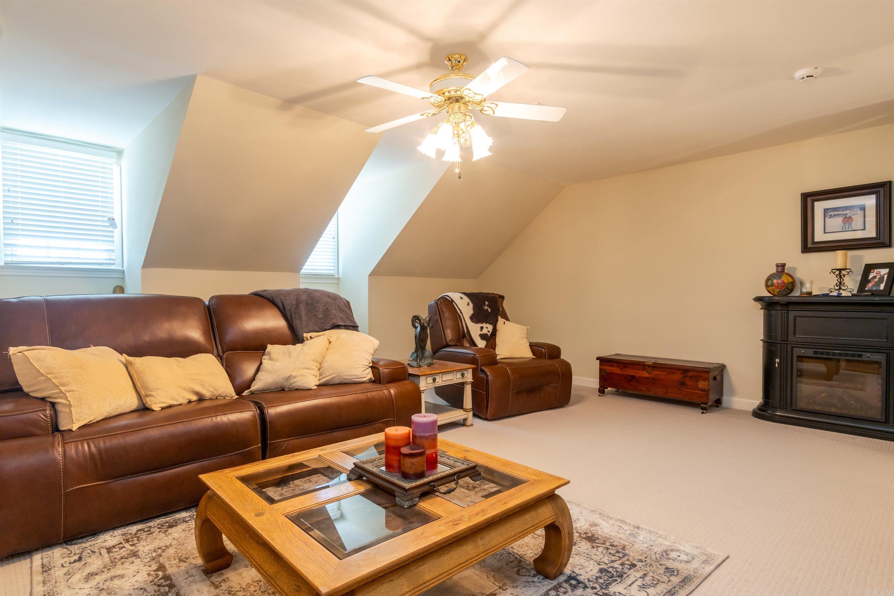 HURRICANE LAKE EST - Residential