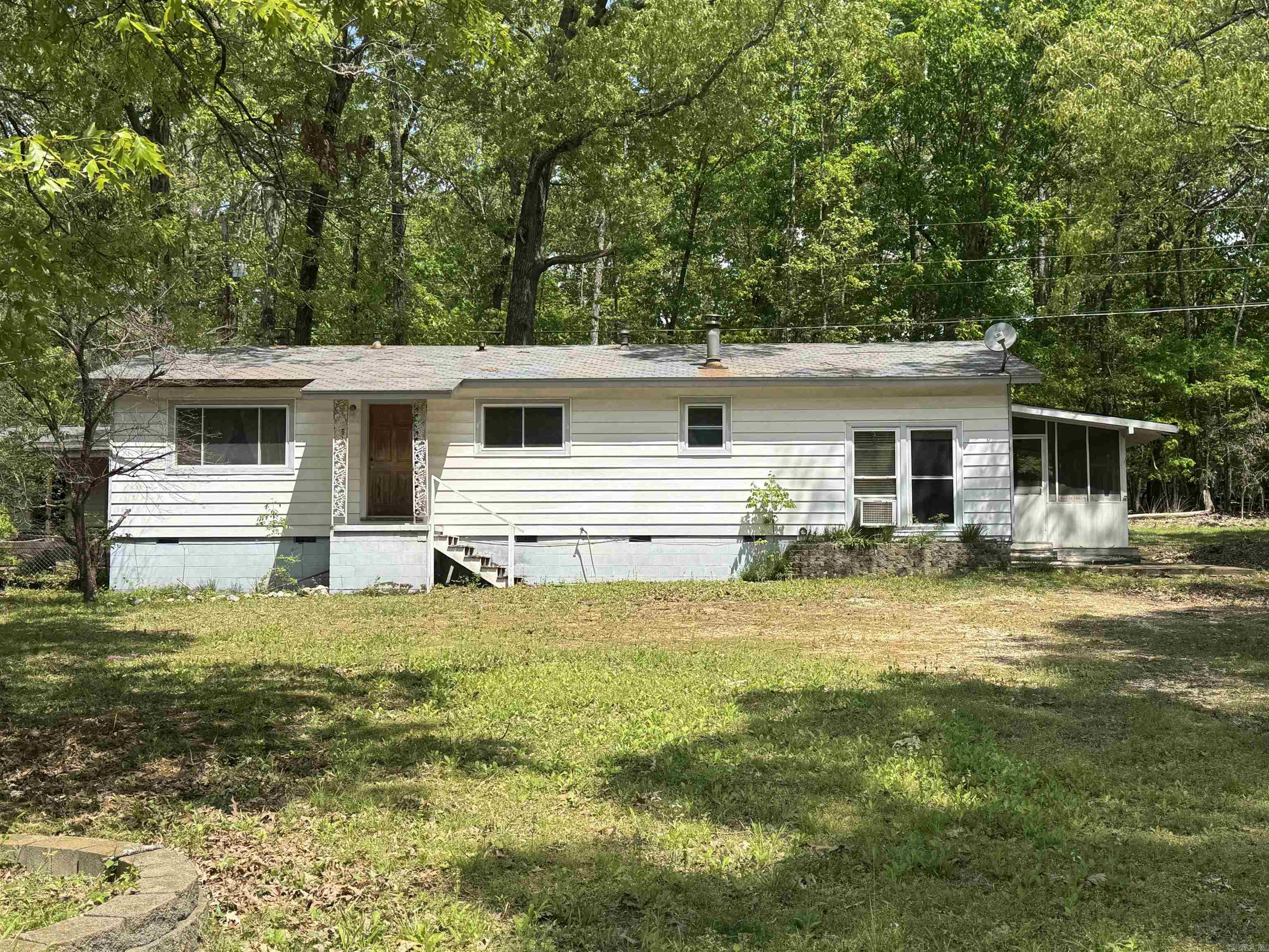 **Great Fixer-Upper in a Quiet Neighborhood!** This 3-bedroom, 1-bath home is full of potential and ready for your personal touch. Located in a peaceful neighborhood, it features a living room, separate den, and an eat-in kitchen. The large front yard offers great outdoor space, and there's a storage shed on the side for extra convenience. perfect for investors or anyone looking to create their dream home. Endless potential at a great price ā schedule your showing today! ---
