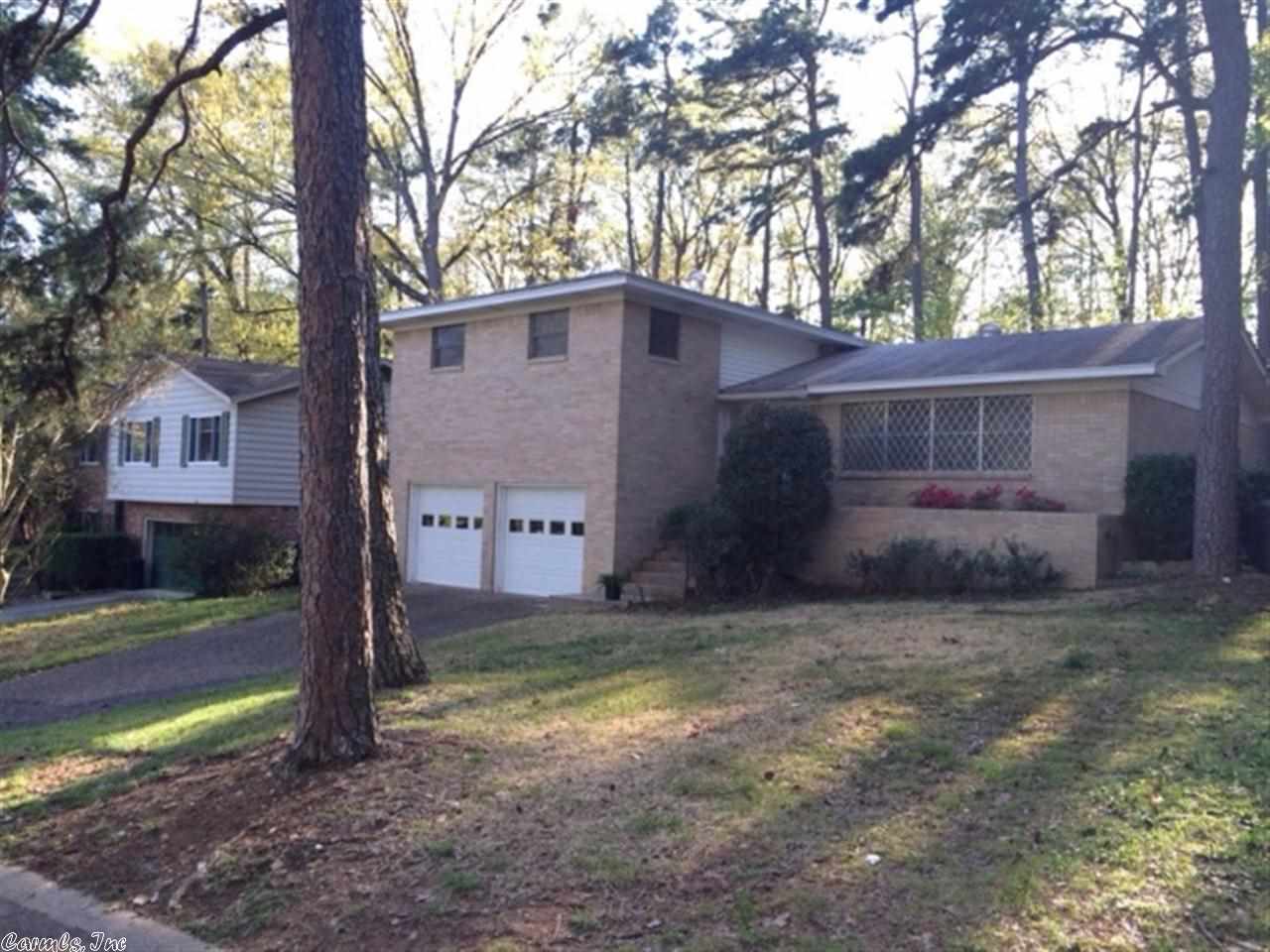 Great home for the price! All Brick, Fresh Paint in Bedrooms and Bathrooms, Formal Living Room, Big Den. Fridge, Washer and Dryer Negotiable. Seller Providing 1 year First American Home Warranty to Buyers. Nice hardwoods in Living Room and under carpet upstairs. Owner will install new carpet in downstairs den. Nice back yard area with Large Patio.