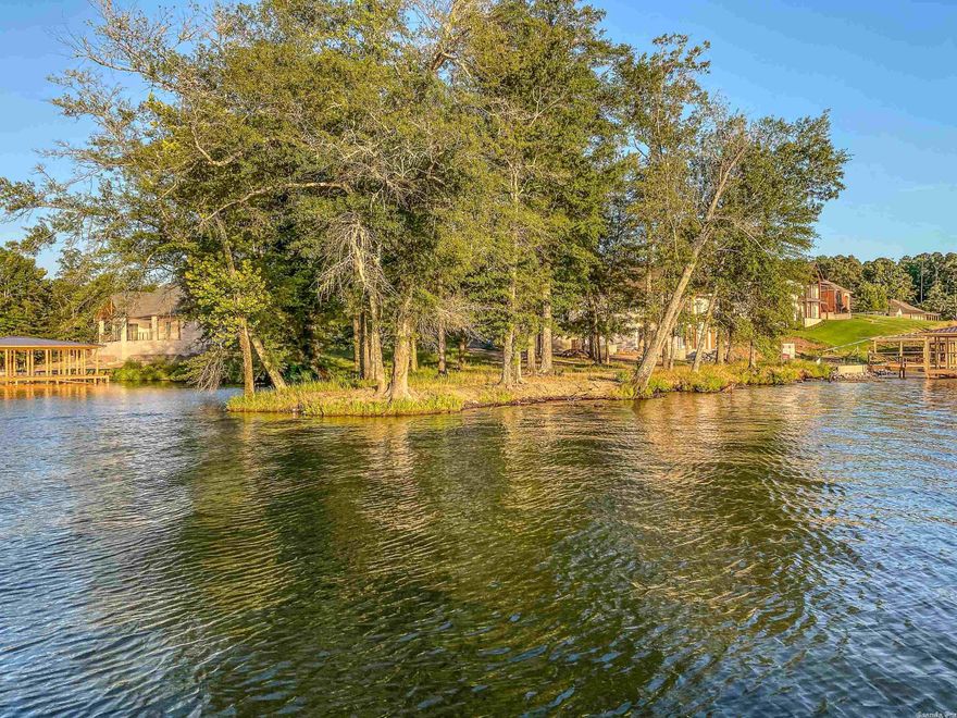 The perfect site for your future.  This 1/2 acre "point" lot in the gated community of Oarkridge Lake Estates offers spectacular panoramic views on Lake Hamilton. The irregular-shaped lot has 354' along the shoreline, and it's ready for you to dig into for your dream home.  Call now for a personal tour.
