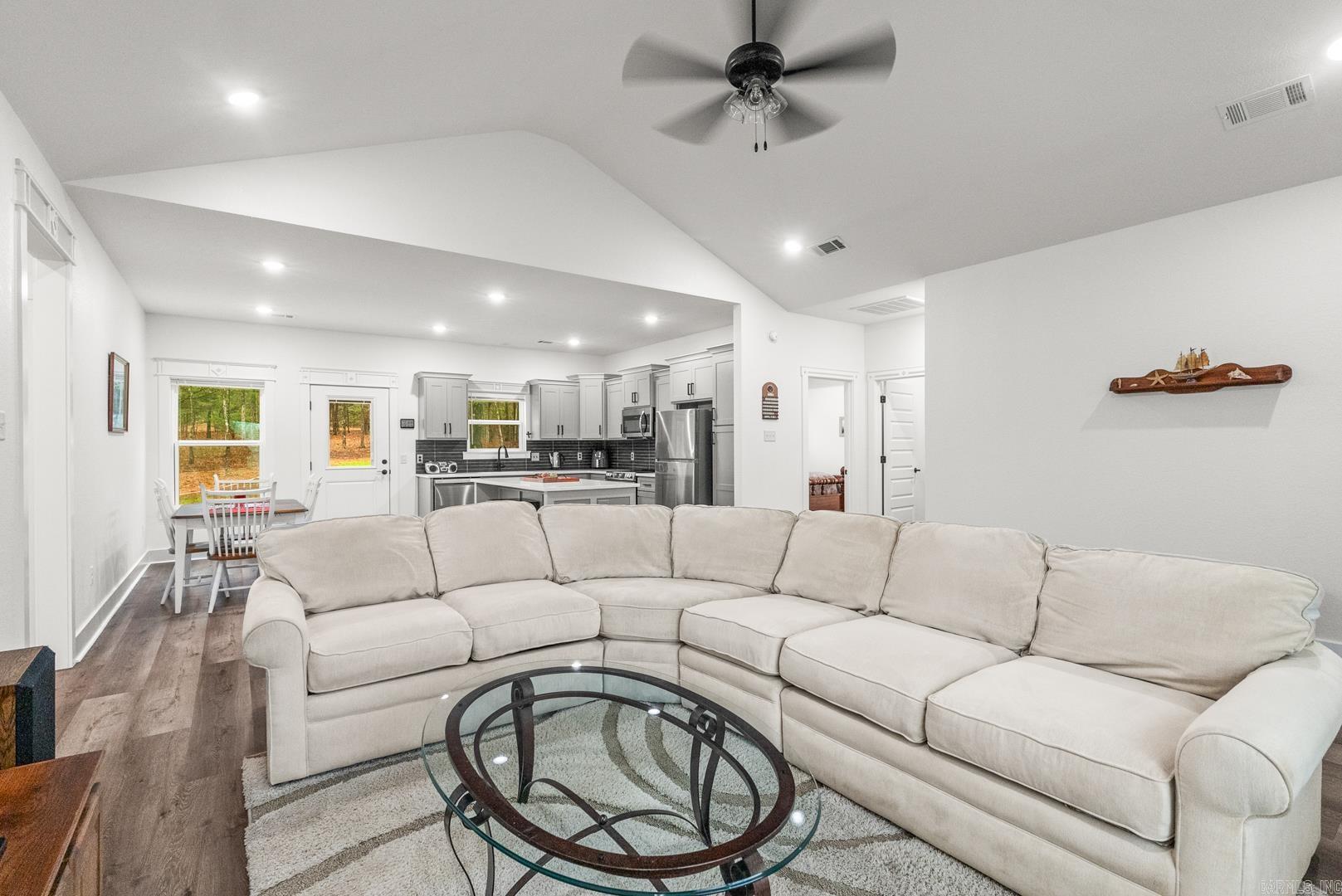 ULES WATSON PLACE - Residential