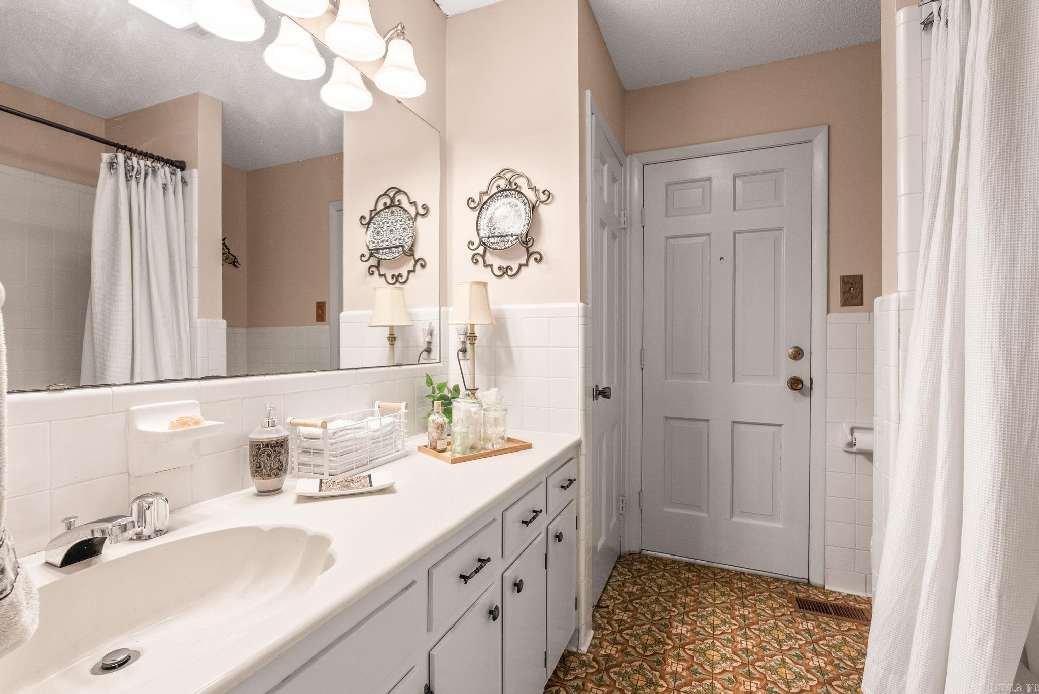 INDIAN HILLS - Residential