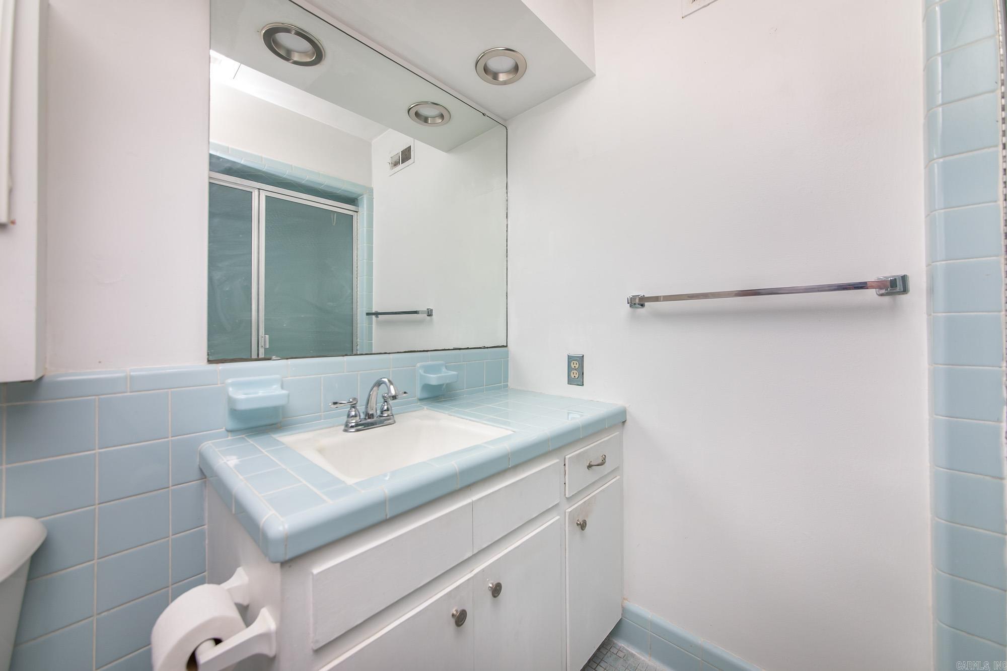 LEAWOOD HEIGHTS - Residential