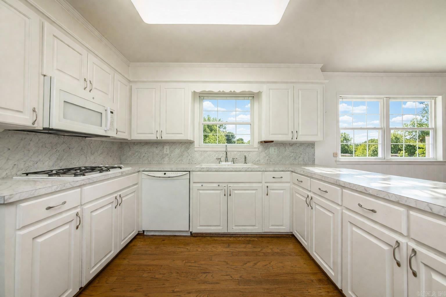 LEAWOOD HEIGHTS - Residential