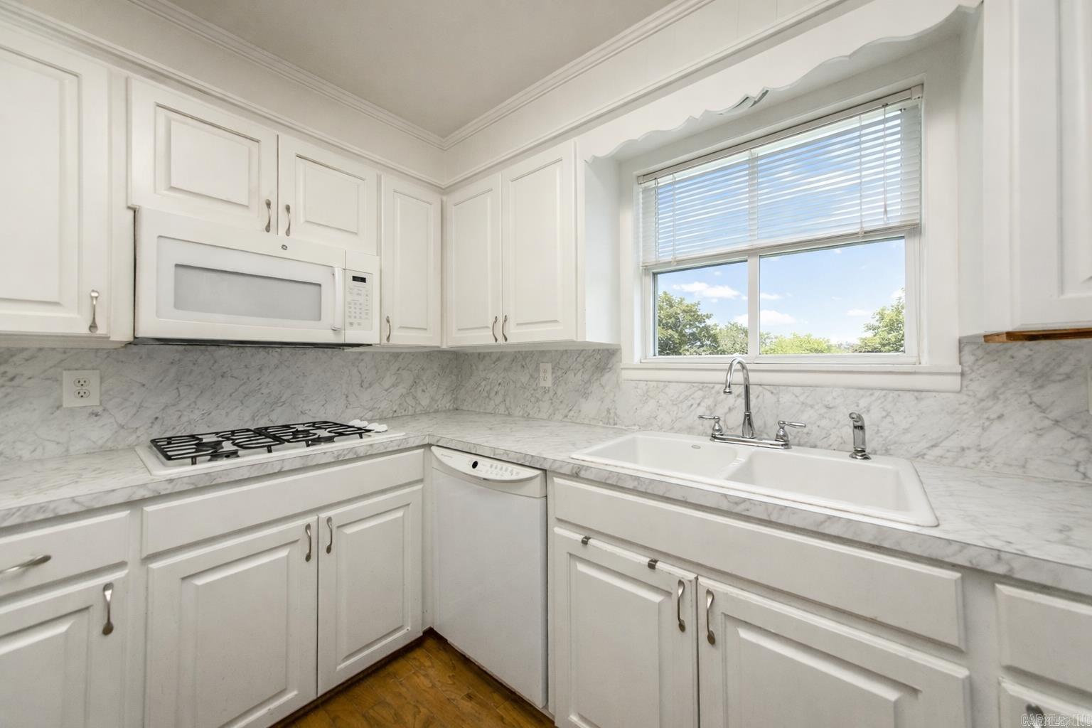 LEAWOOD HEIGHTS - Residential