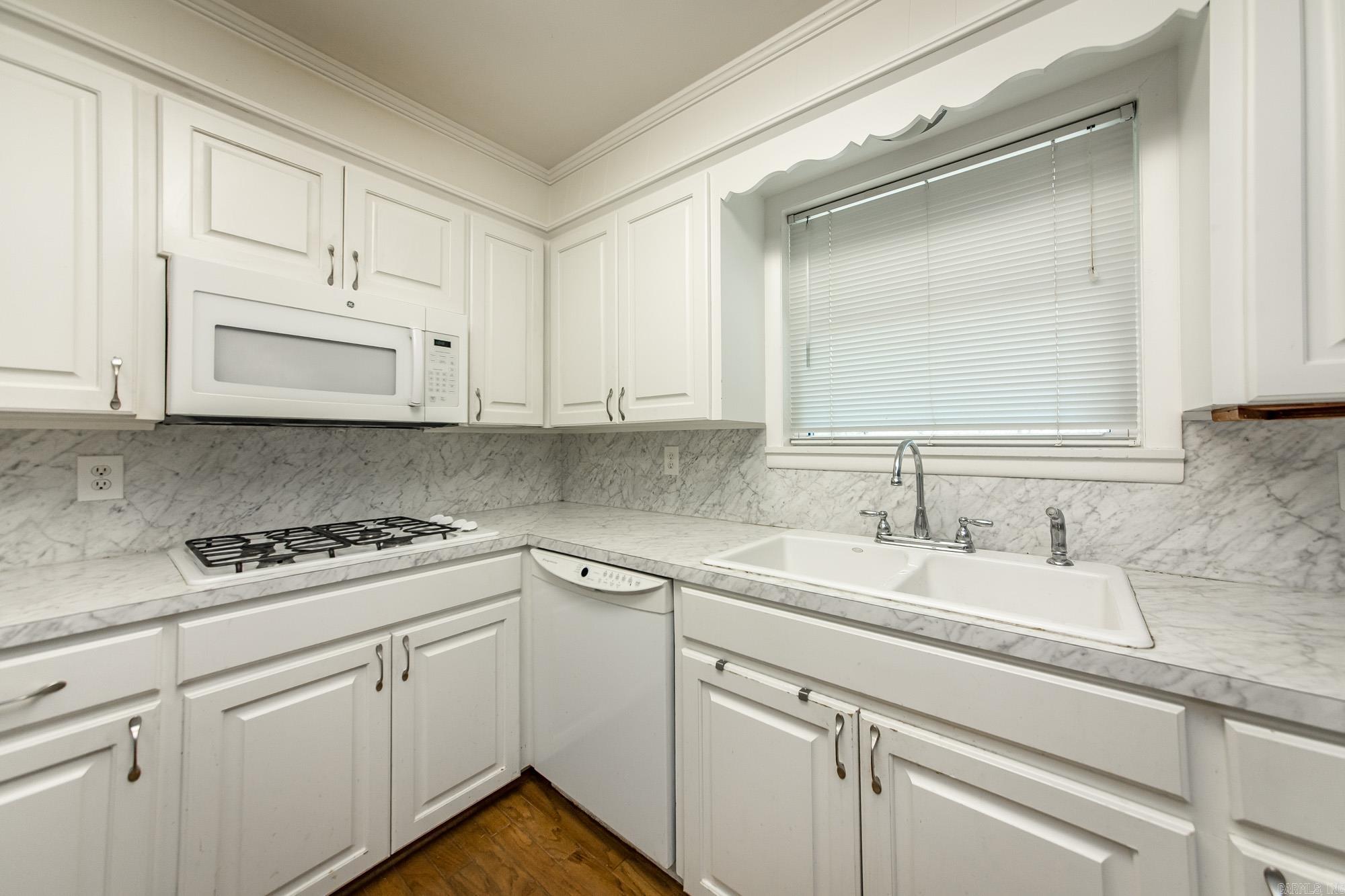 LEAWOOD HEIGHTS - Residential