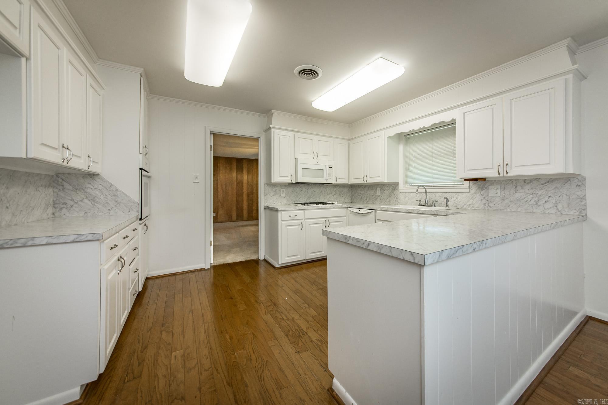 LEAWOOD HEIGHTS - Residential