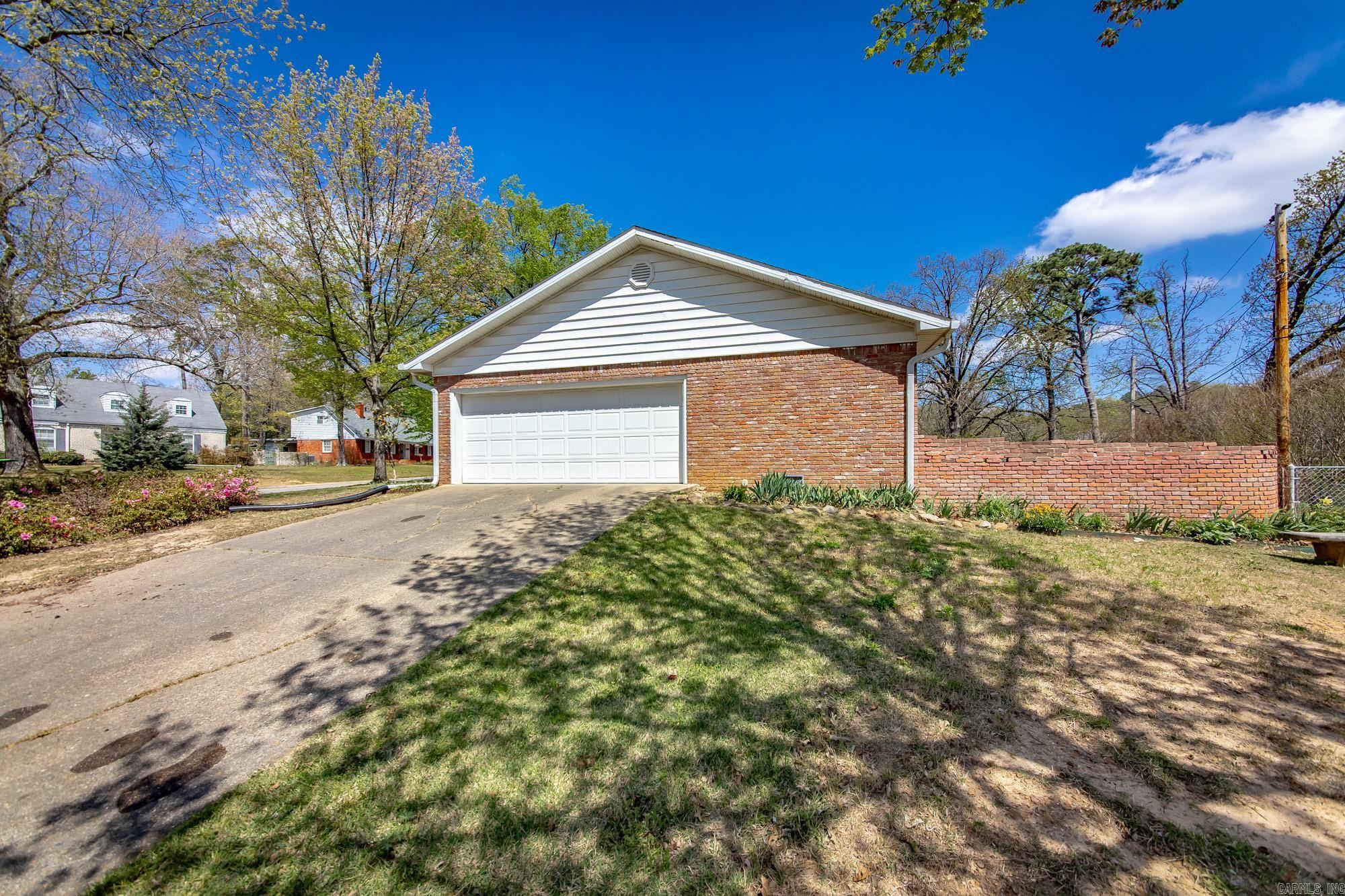 LEAWOOD HEIGHTS - Residential