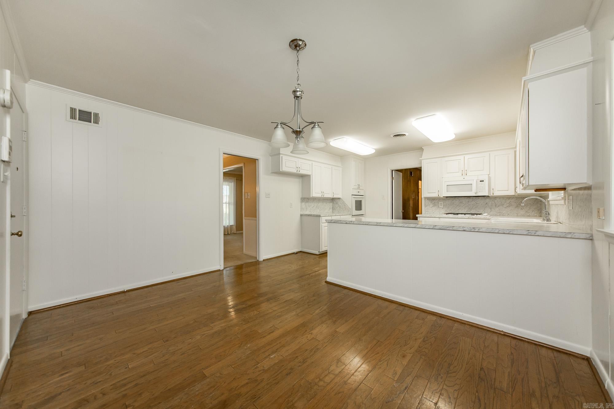 LEAWOOD HEIGHTS - Residential