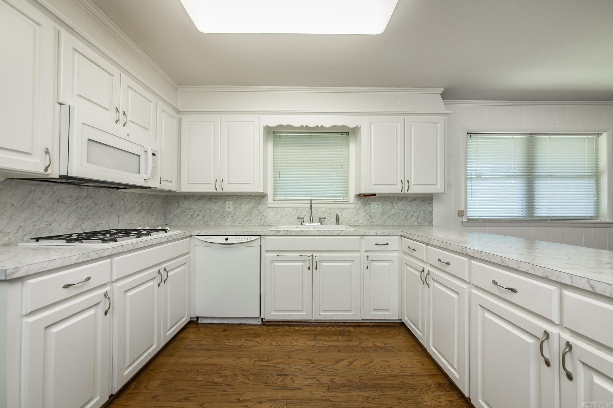 LEAWOOD HEIGHTS - Residential