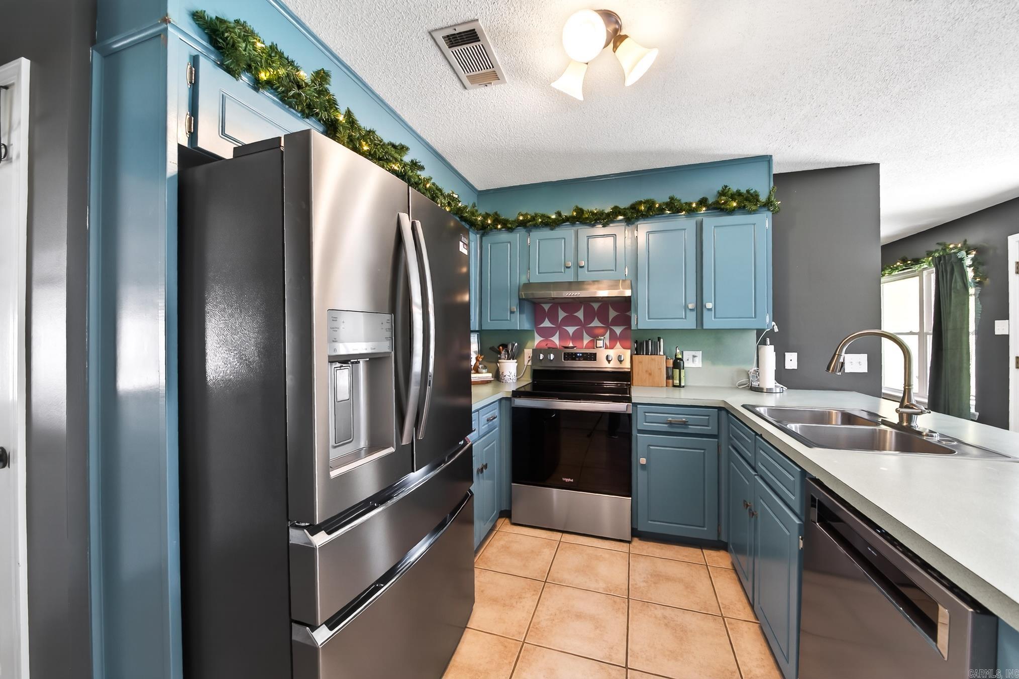 COUNTRY ESTATES SUB - Residential