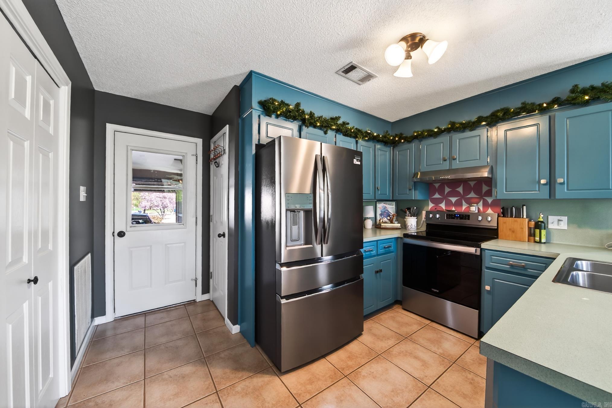 COUNTRY ESTATES SUB - Residential