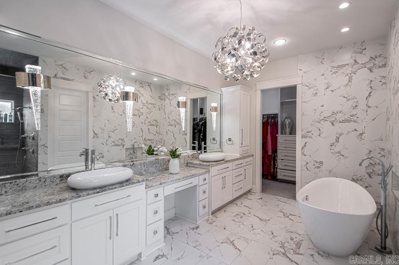 CHENAL VALLEY "MIRABEL COURT" - Residential