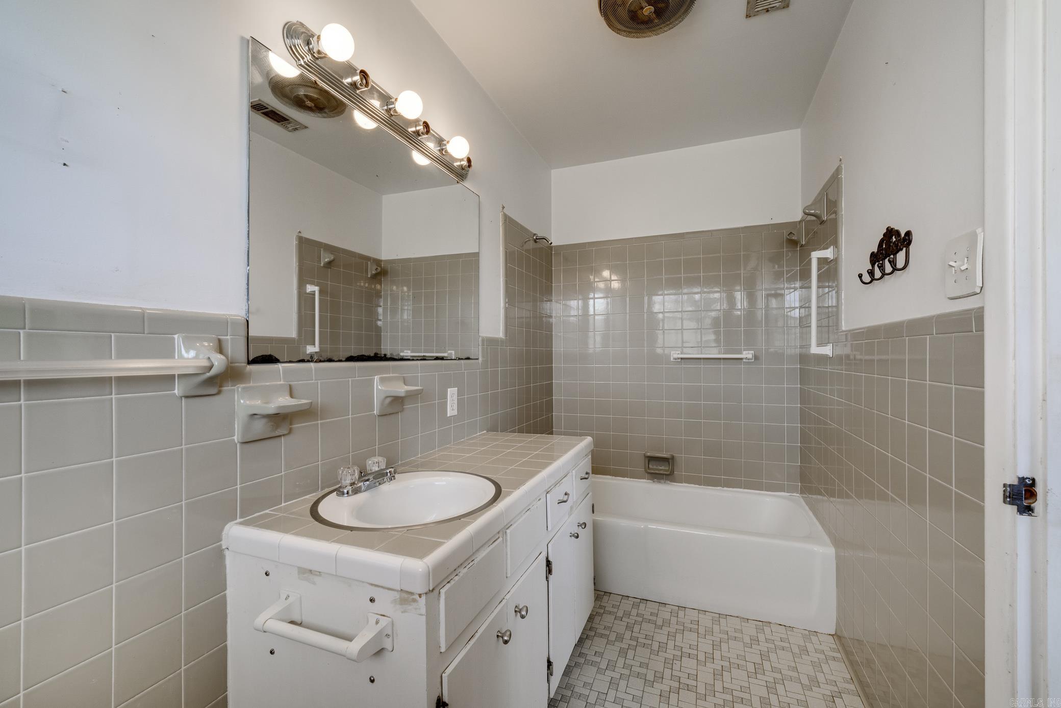 COLONIAL ACRES - Residential