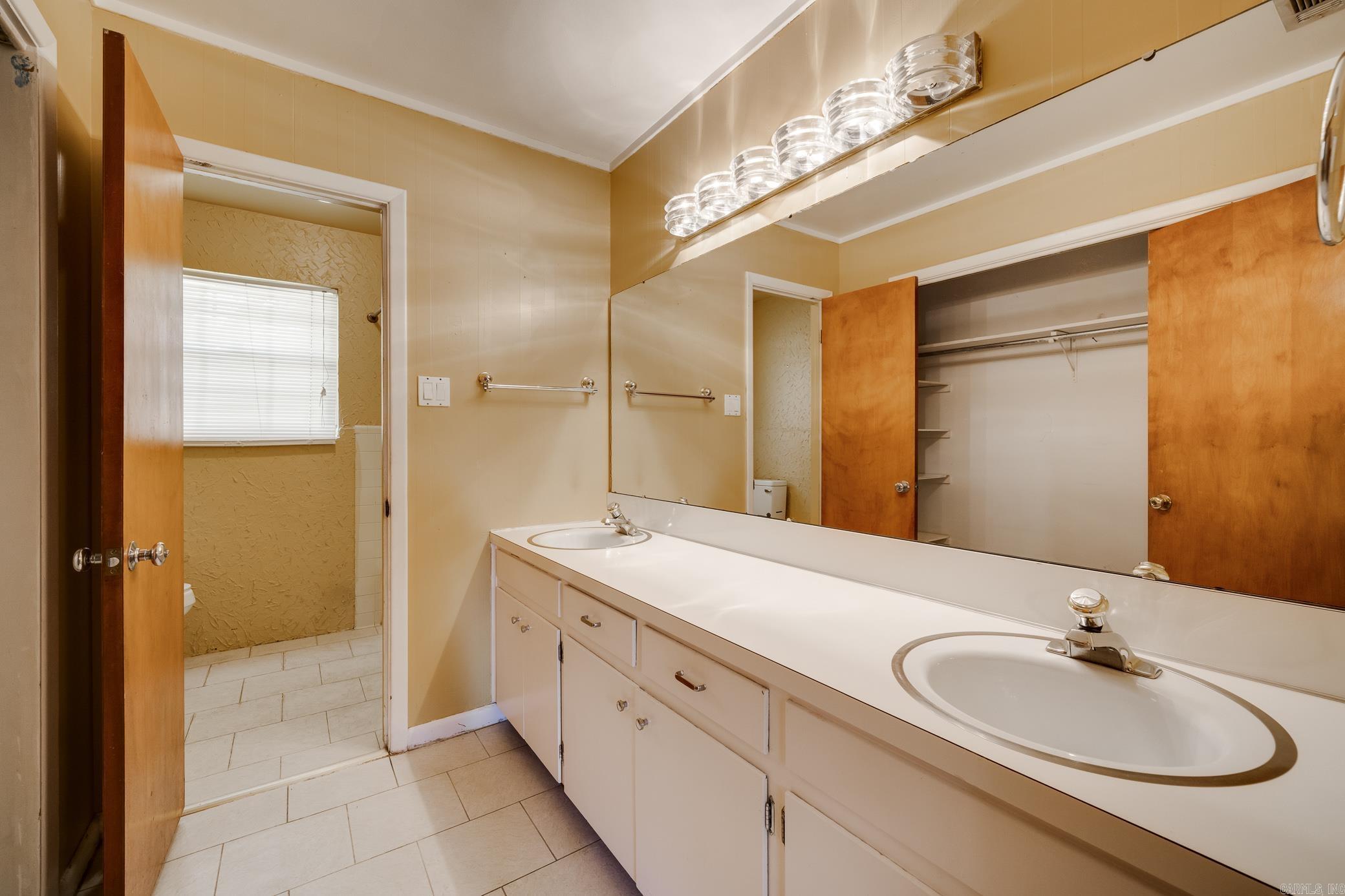 COLONIAL ACRES - Residential