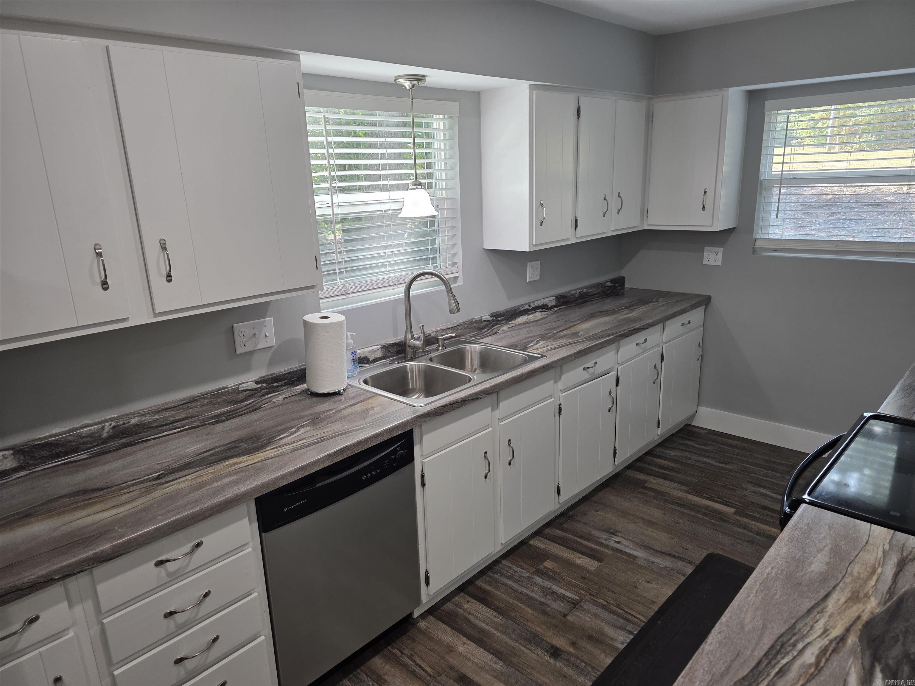 TWIN COVE ESTATES - LAKE - Residential