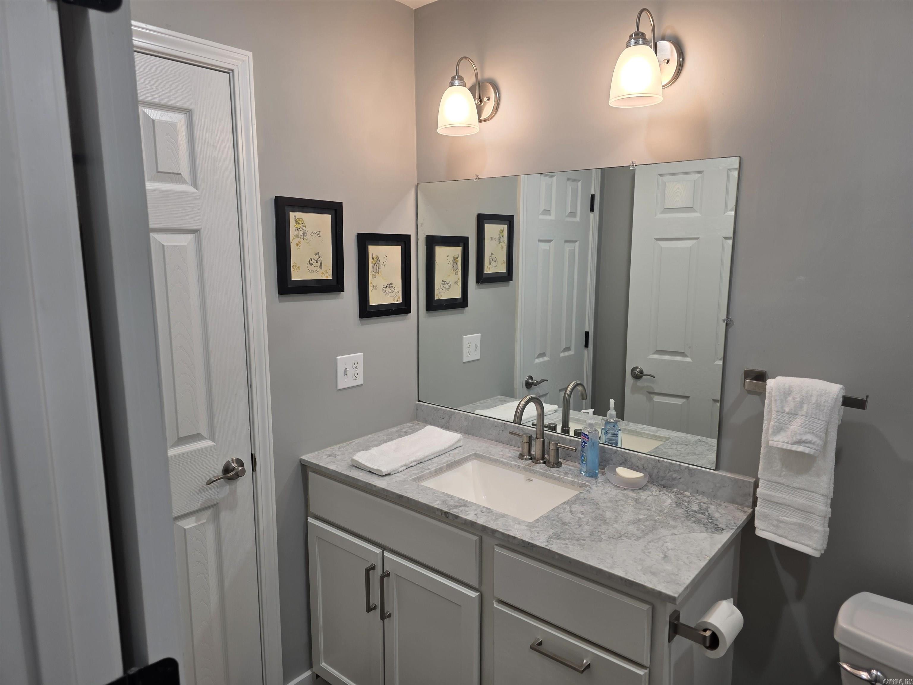 TWIN COVE ESTATES - LAKE - Residential